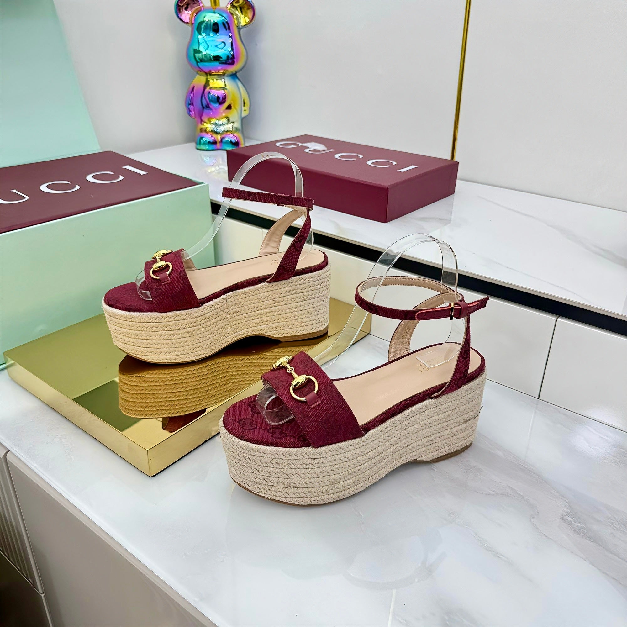 GG HIGH WEDGE SANDALS IN RED FABRIC AND RAFFIA WITH GOLD HARDWARE