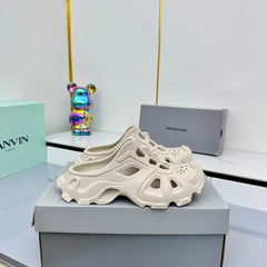 BALENCIAGA 25S POOL CROCS SLIDE IN LIGHT BEIGE SYNTHETIC RUBBER