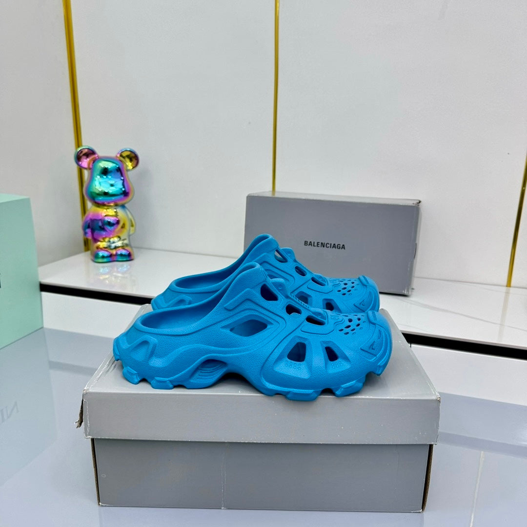 BALENCIAGA 25S POOL CROCS SLIDE IN BLUE SYNTHETIC RUBBER