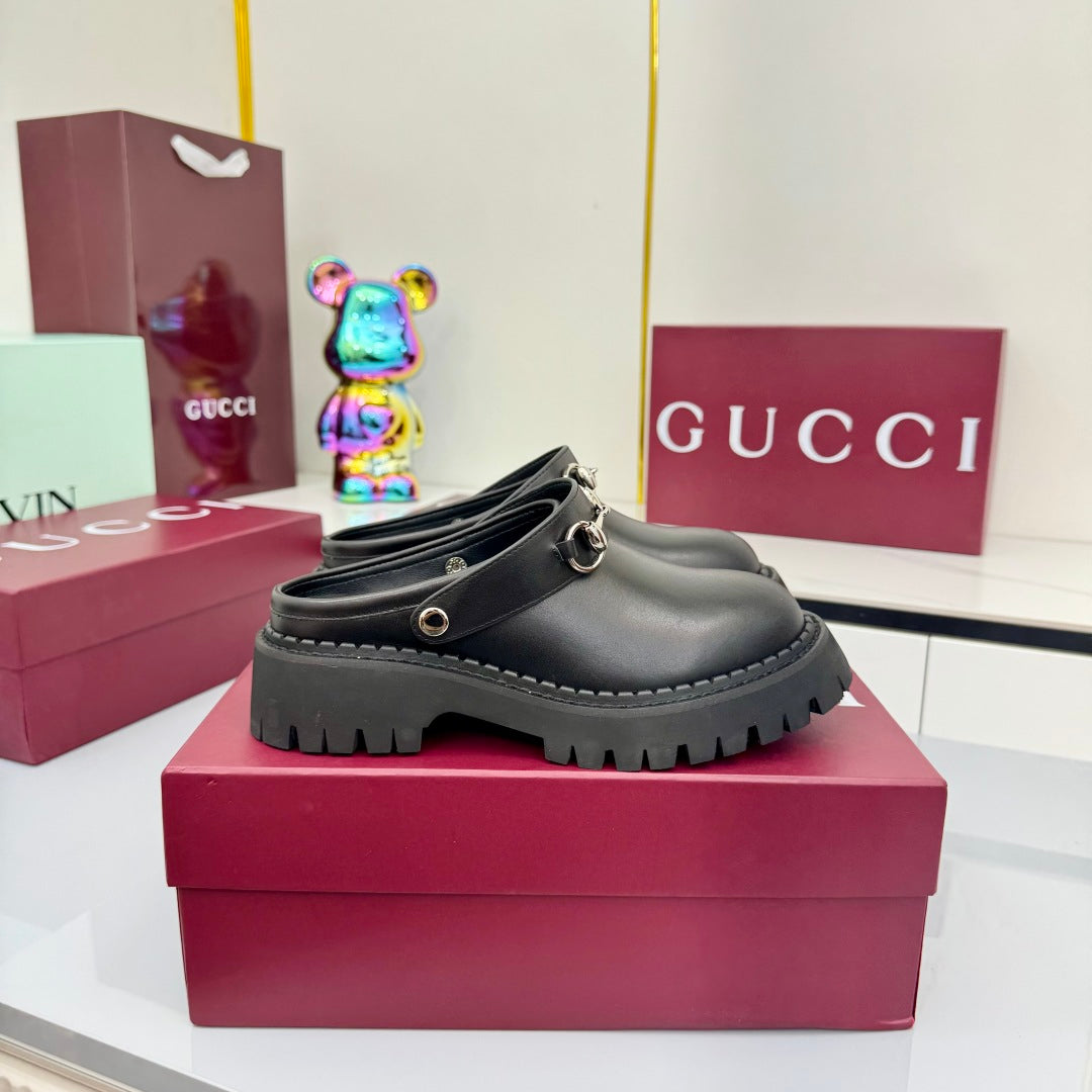 GG PLATFORM MULES 25S IN BLACK CALFSKIN