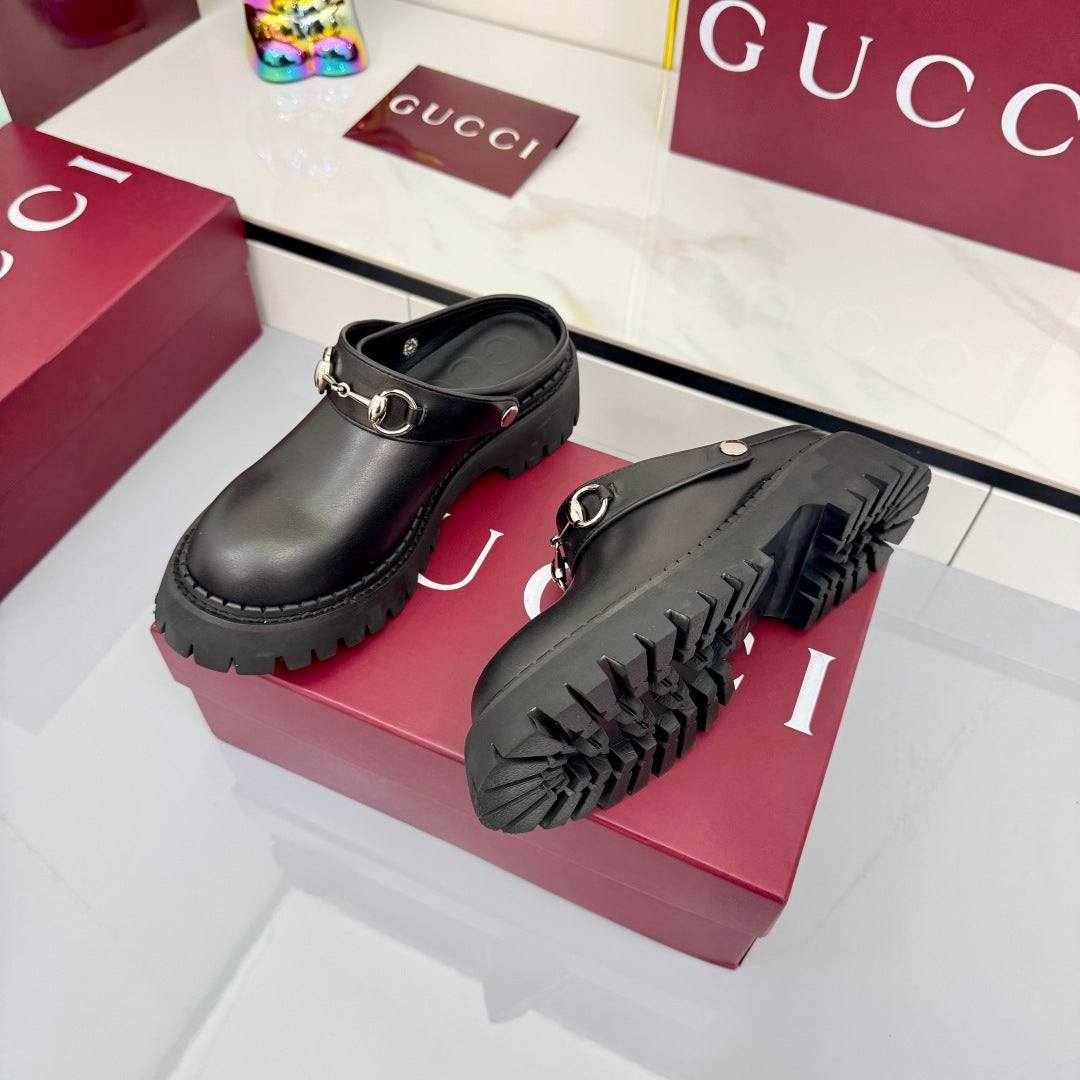 GG PLATFORM MULES 25S IN BLACK CALFSKIN