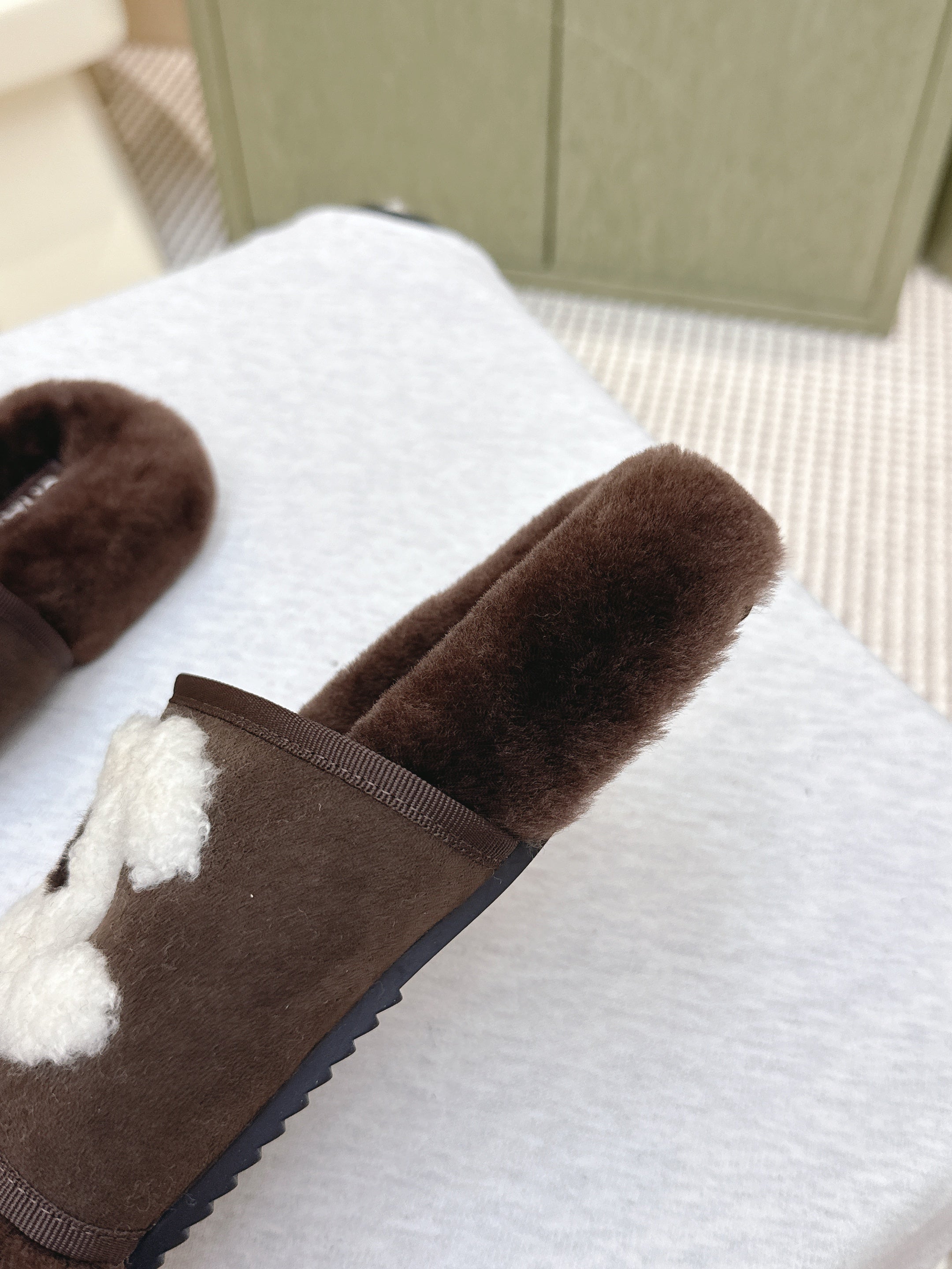 CHANEL 25S FUR SLIPPERS DOUBLE-LAYERED IN DARK BROWN WITH WHITE CC LOGO