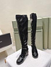 CHANEL 25S KNEE-HIGH BOOTS 60MM IN BLACK PATENT CALFSKIN WEDGE HEELS