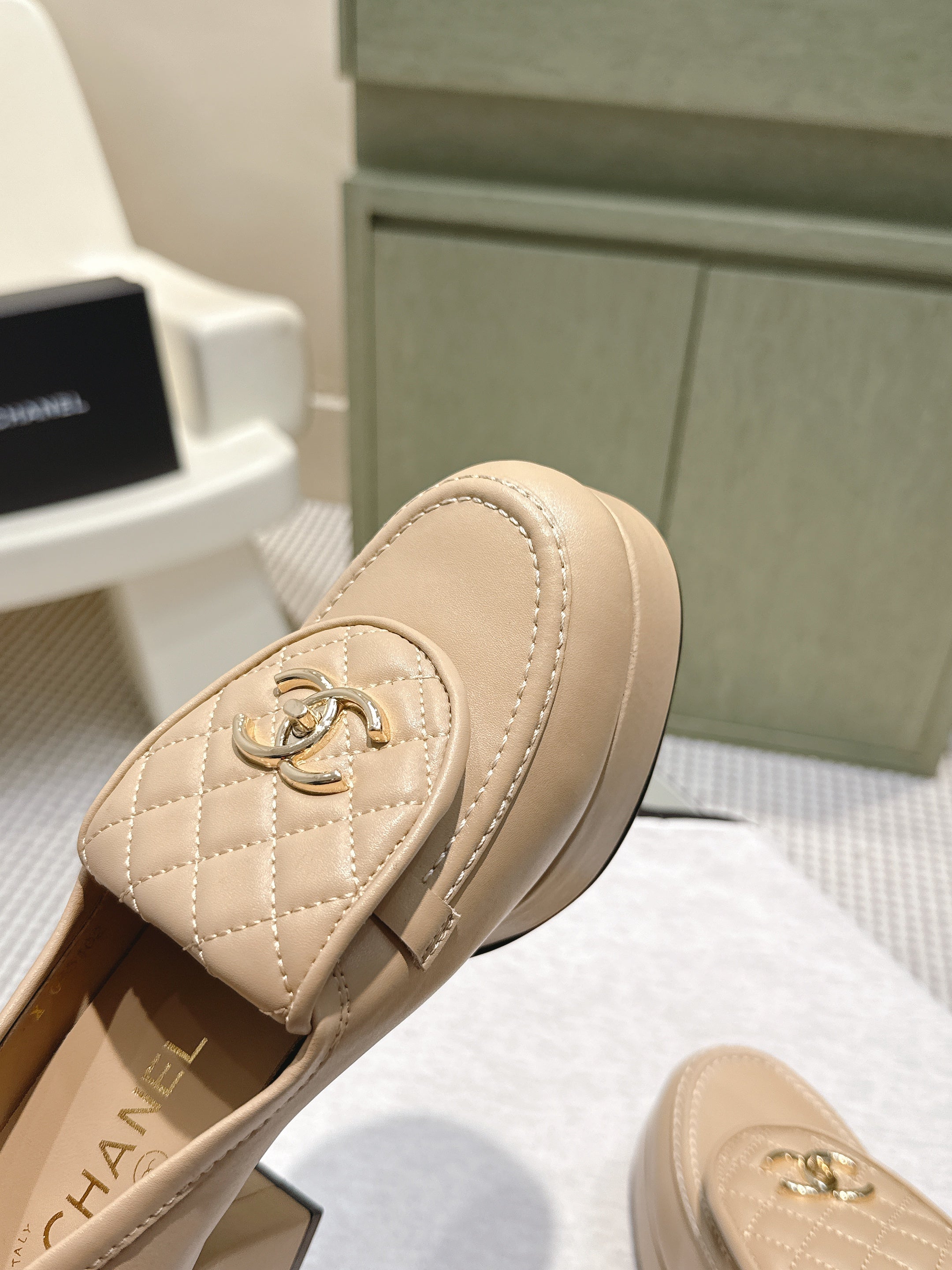 CHANEL 25S HIGH-HEELED MOCCASINS 80MM IN LIGHT TAN CALFSKIN GOLD HARDWARE