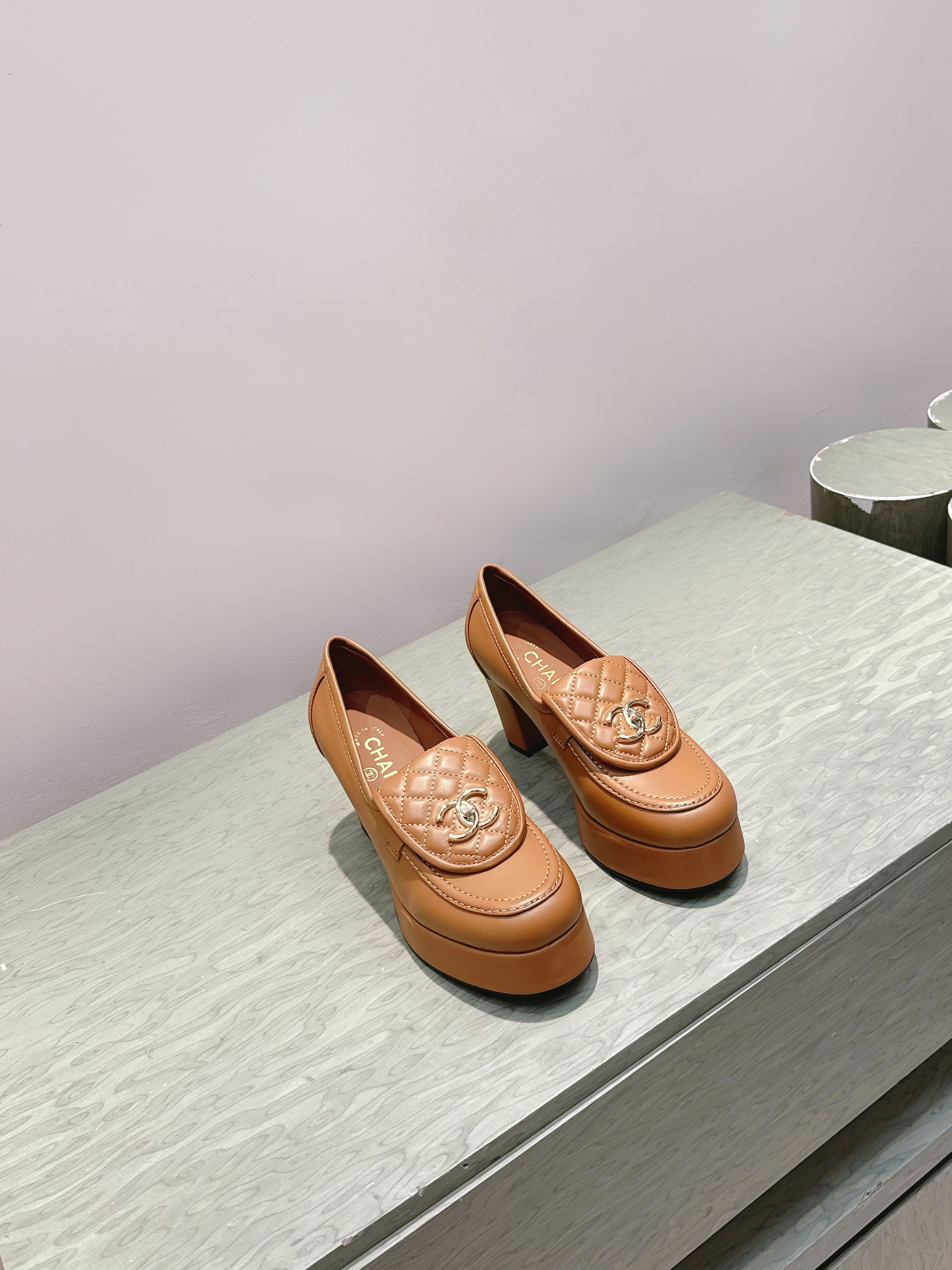 CHANEL 25S HIGH-HEELED MOCCASINS 80MM IN CARAMEL CALFSKIN GOLD HARDWARE