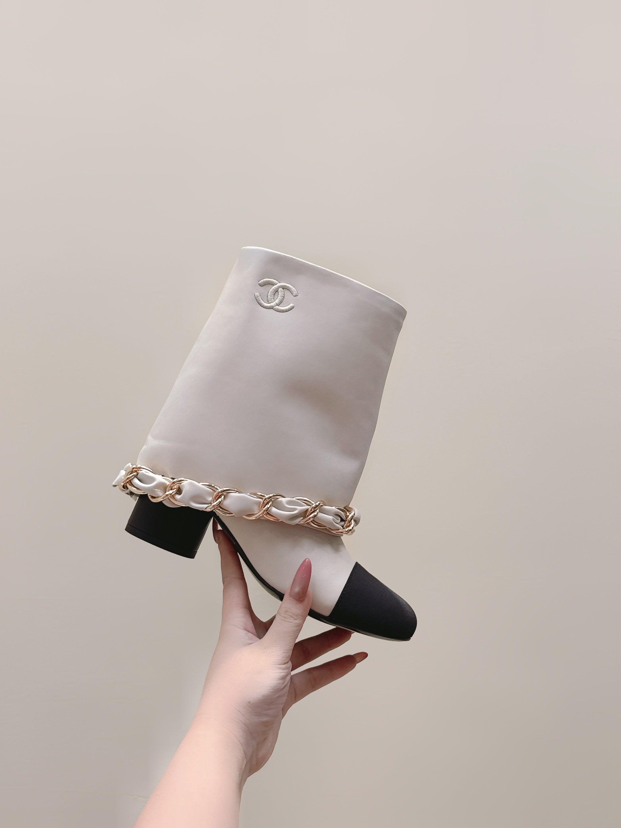 CHANEL 25S CALF-LENGTH BOOTS 45MM IN WHITE AND BLACK CALFSKIN GOLD HARDWARE
