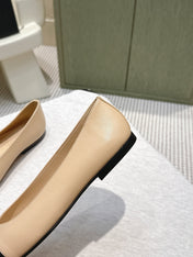 CHANEL 25S BALLET FLATS IN BEIGE CALFSKIN WITH BLACK CAP TOE GOLD HARDWARE