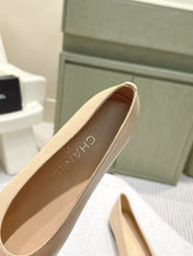 CHANEL 25S BALLET FLATS IN BEIGE CALFSKIN WITH BLACK CAP TOE GOLD HARDWARE