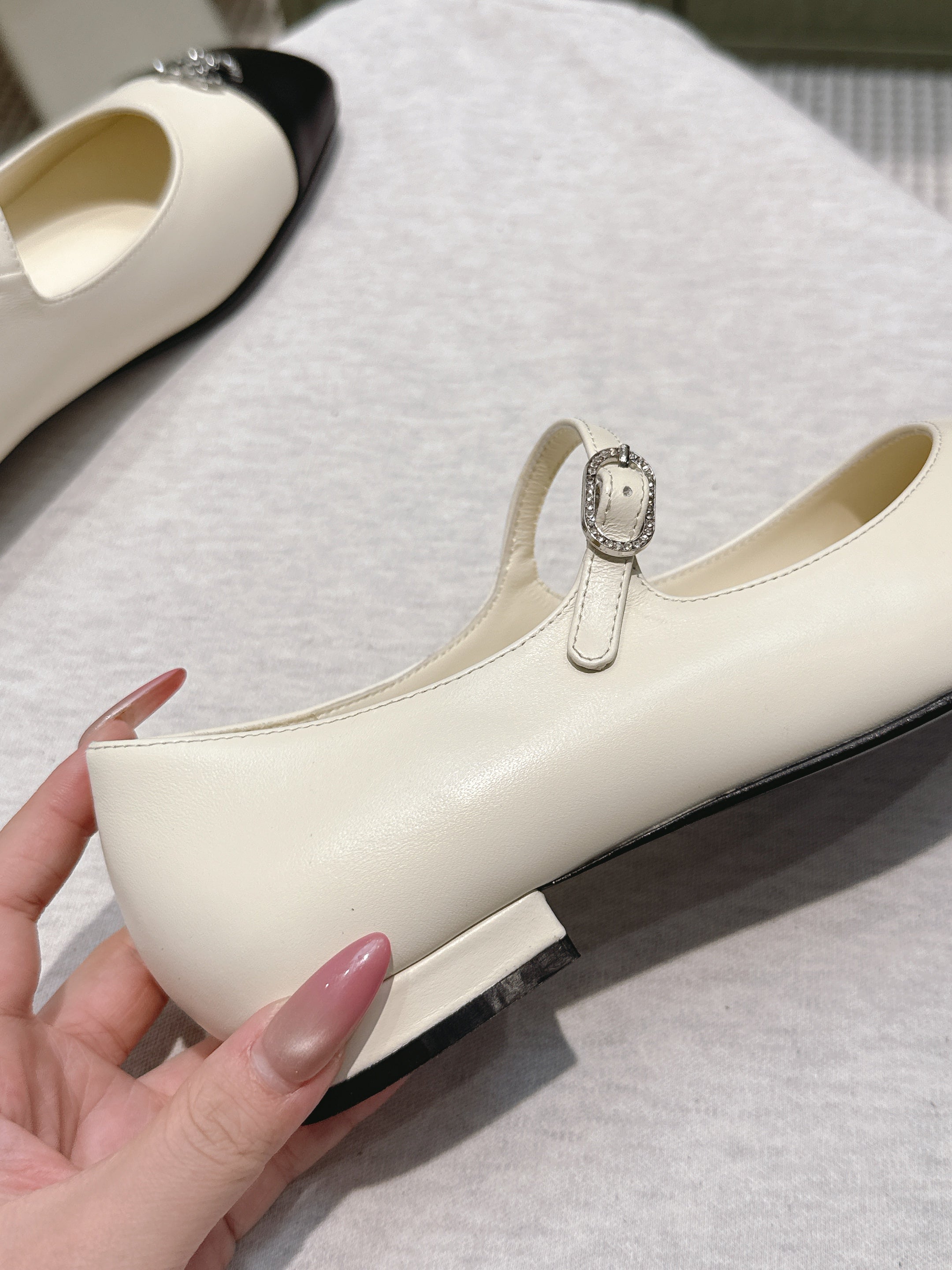 CHANEL 25S MARY JANE FLATS IN IVORY LAMBSKIN WITH BLACK CAP TOE SILVER HARDWARE