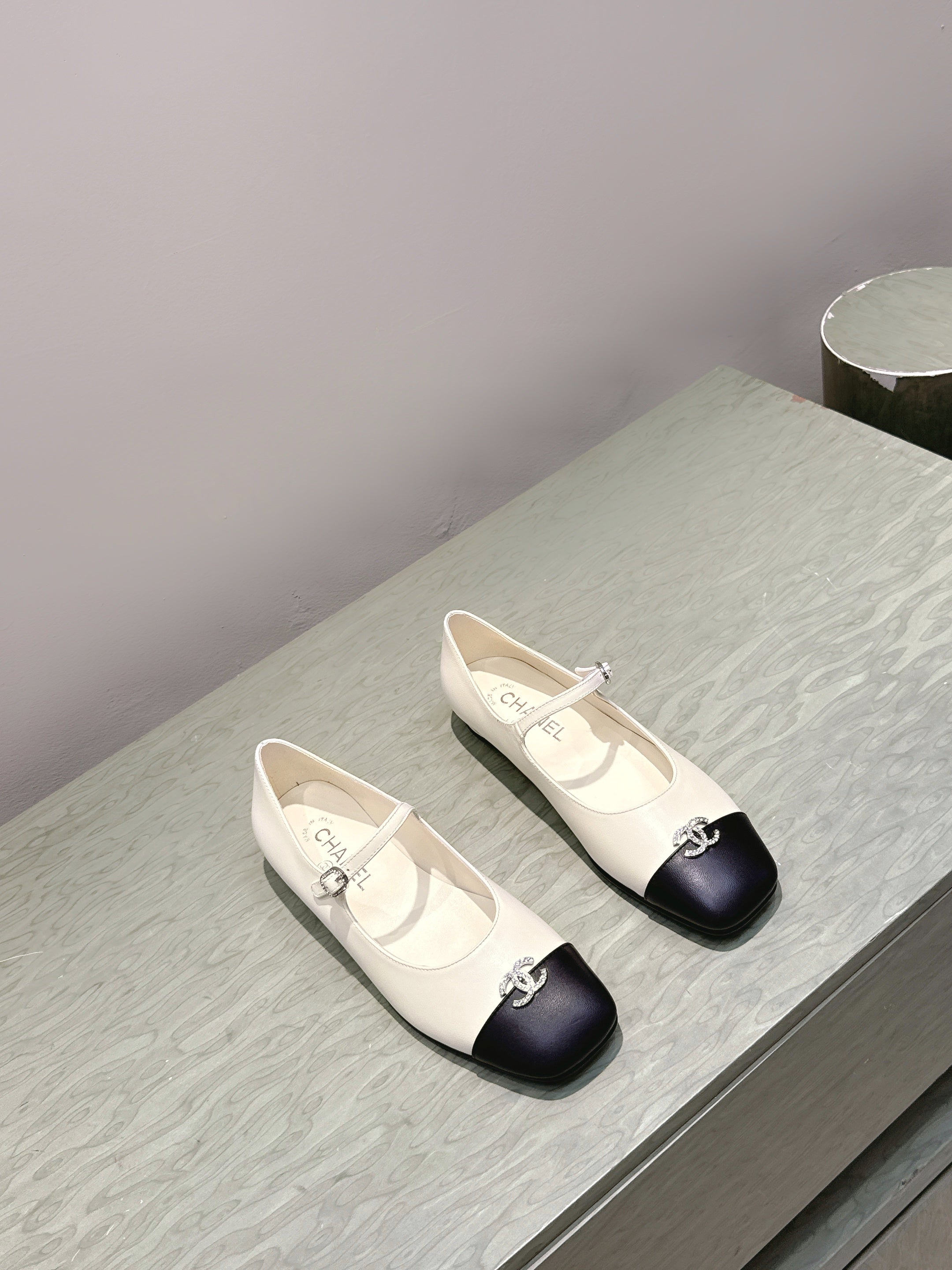 CHANEL 25S MARY JANE FLATS IN IVORY LAMBSKIN WITH BLACK CAP TOE SILVER HARDWARE