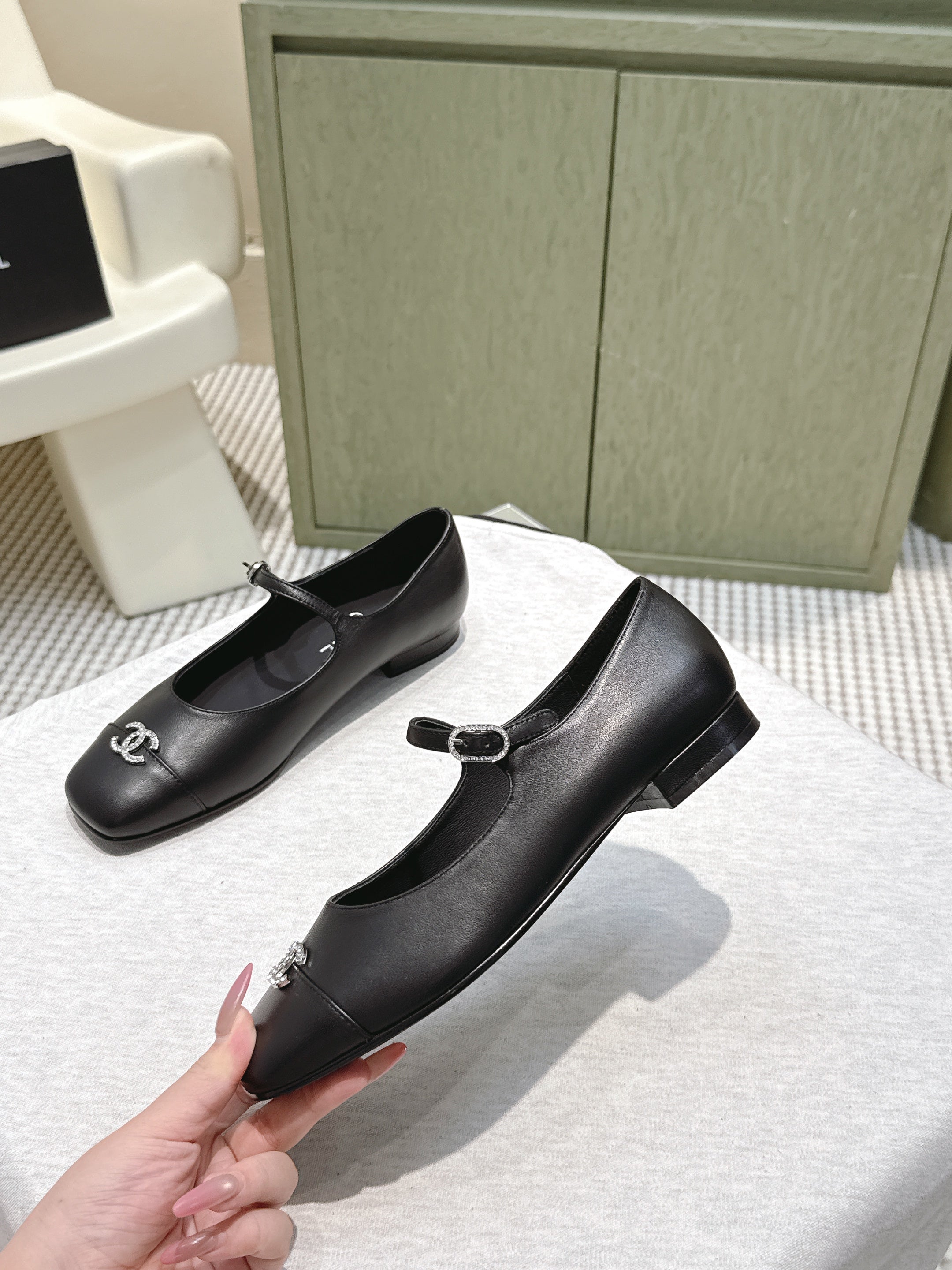 CHANEL 25S MARY JANE FLATS IN BLACK CALFSKIN SILVER HARDWARE