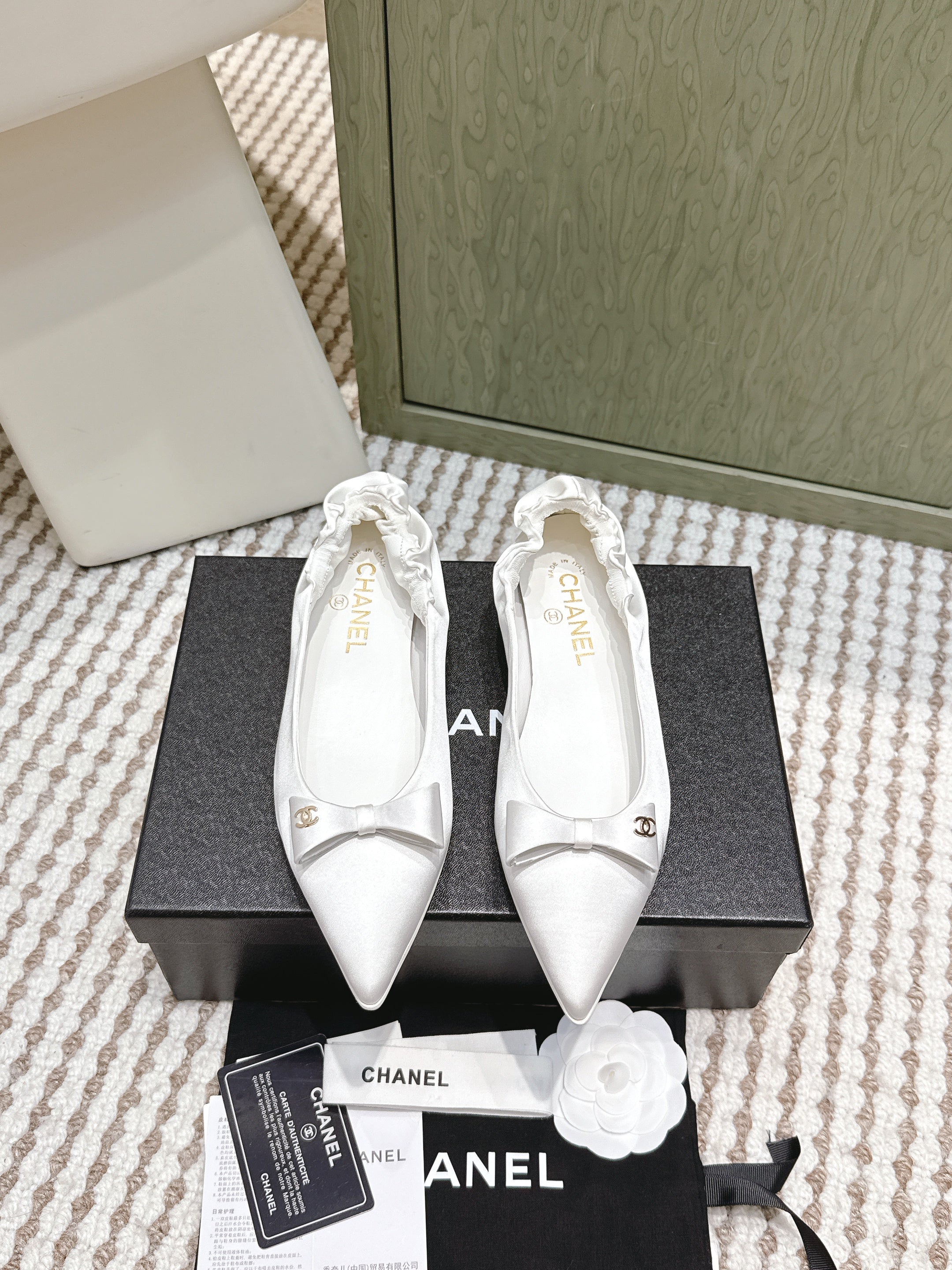 CHANEL 25S MARY JANE BALLET FLATS IN WHITE SILK SATIN