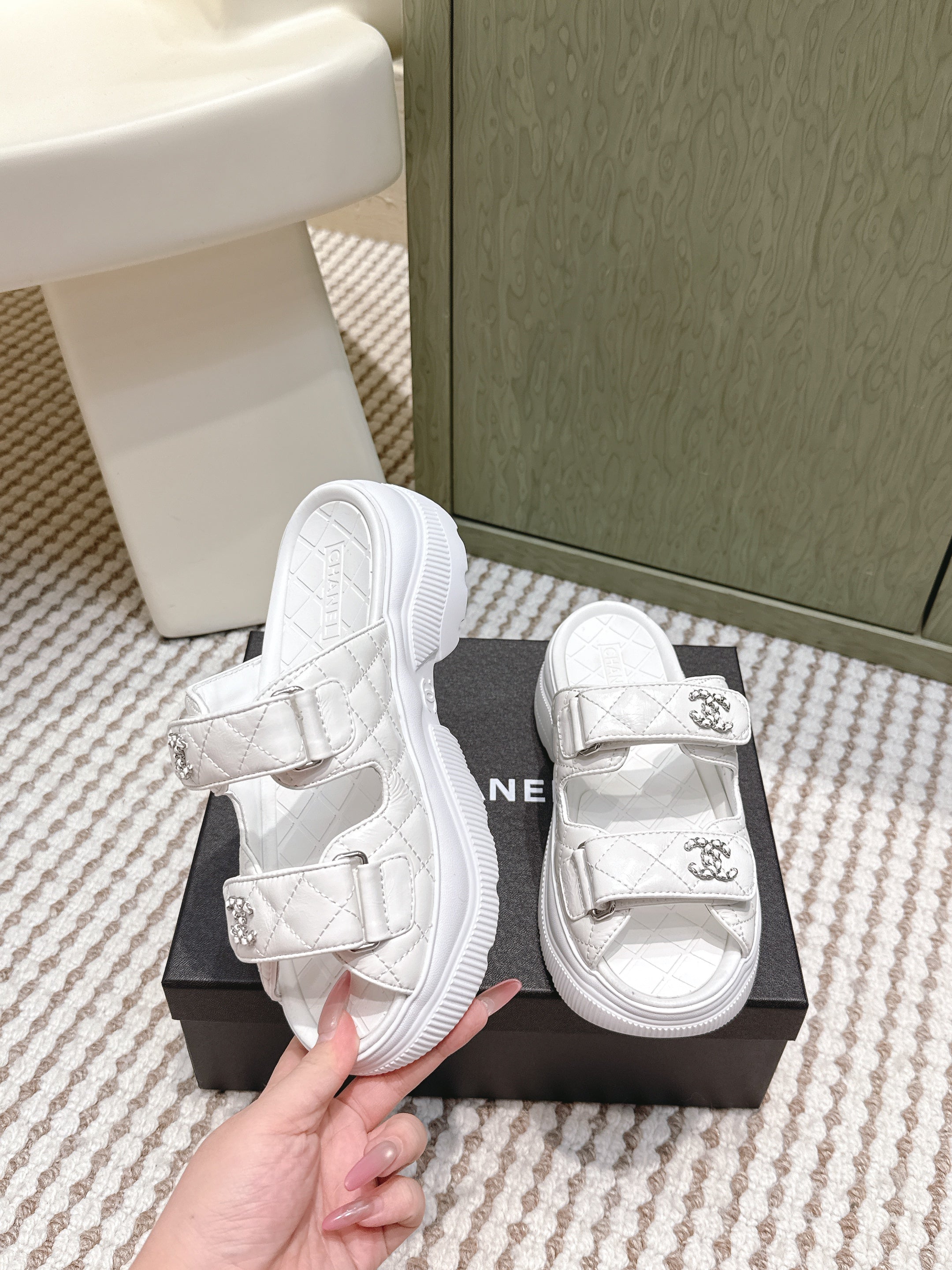 CHANEL 25S STRAP SANDALS IN WHITE PATENT CALFSKIN SILVER HARDWARE