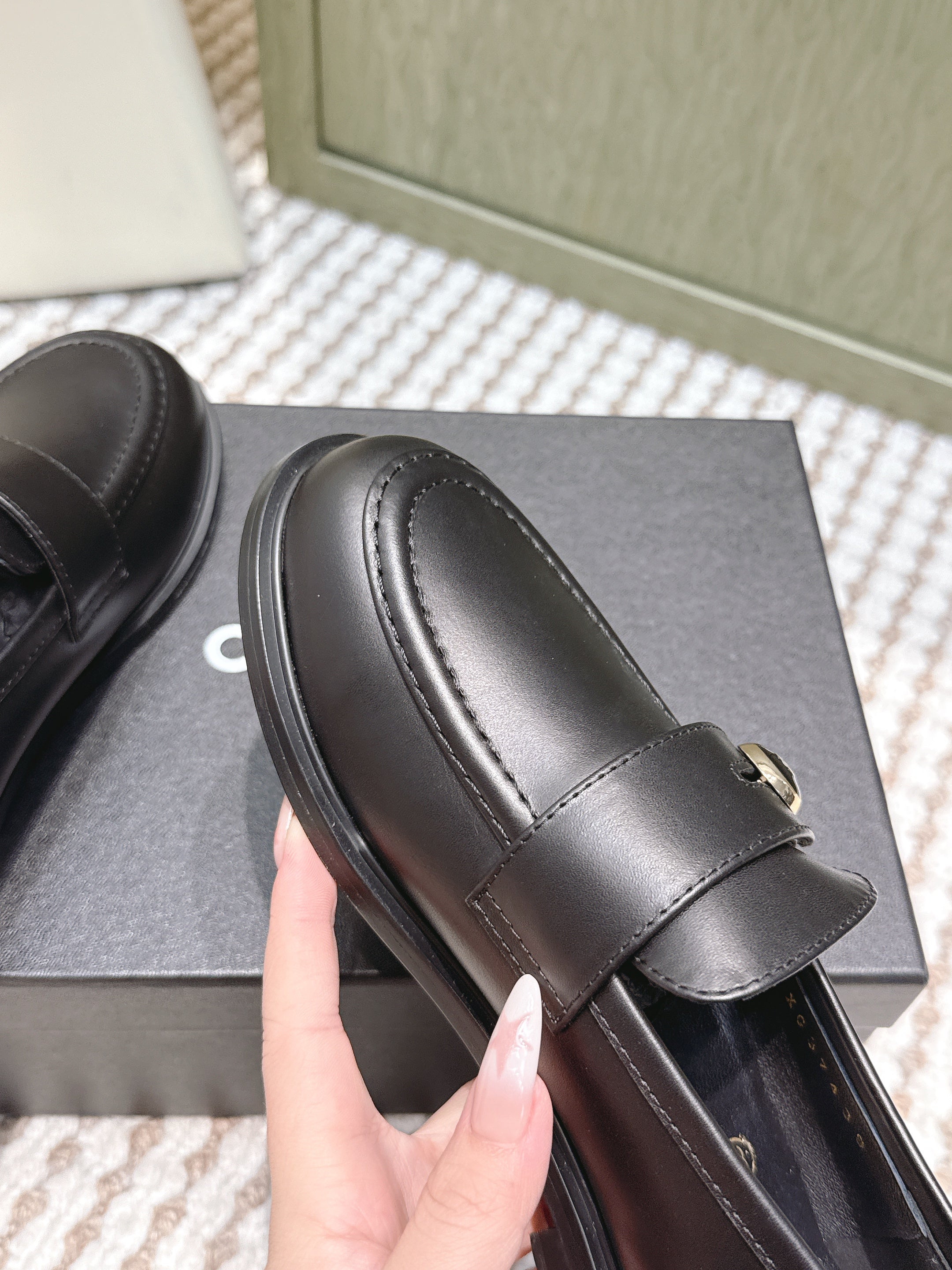 CHANEL 25S GODDESS FLAT LOAFERS IN BLACK CALFSKIN GOLD HARDWARE