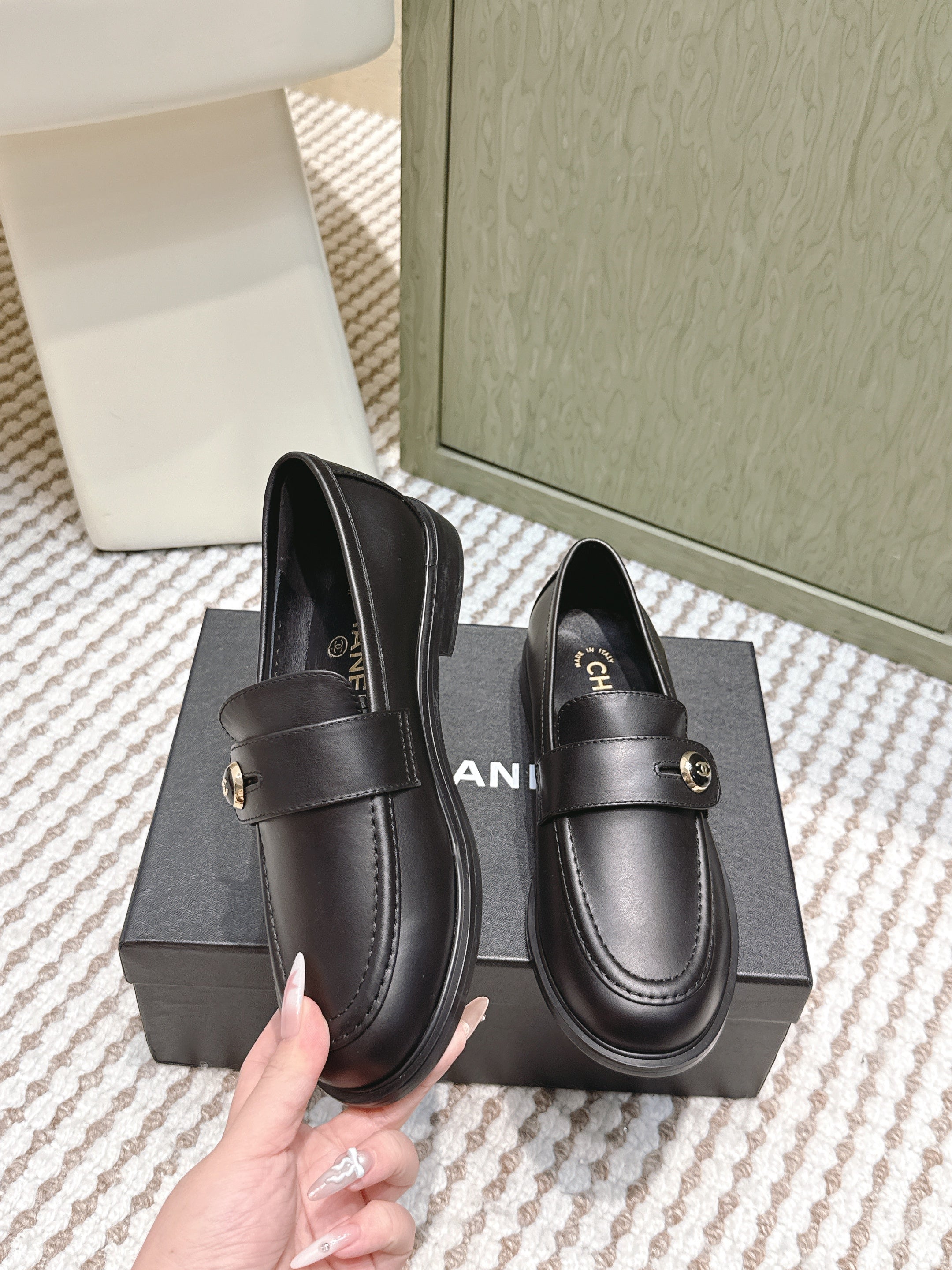 CHANEL 25S GODDESS FLAT LOAFERS IN BLACK CALFSKIN GOLD HARDWARE
