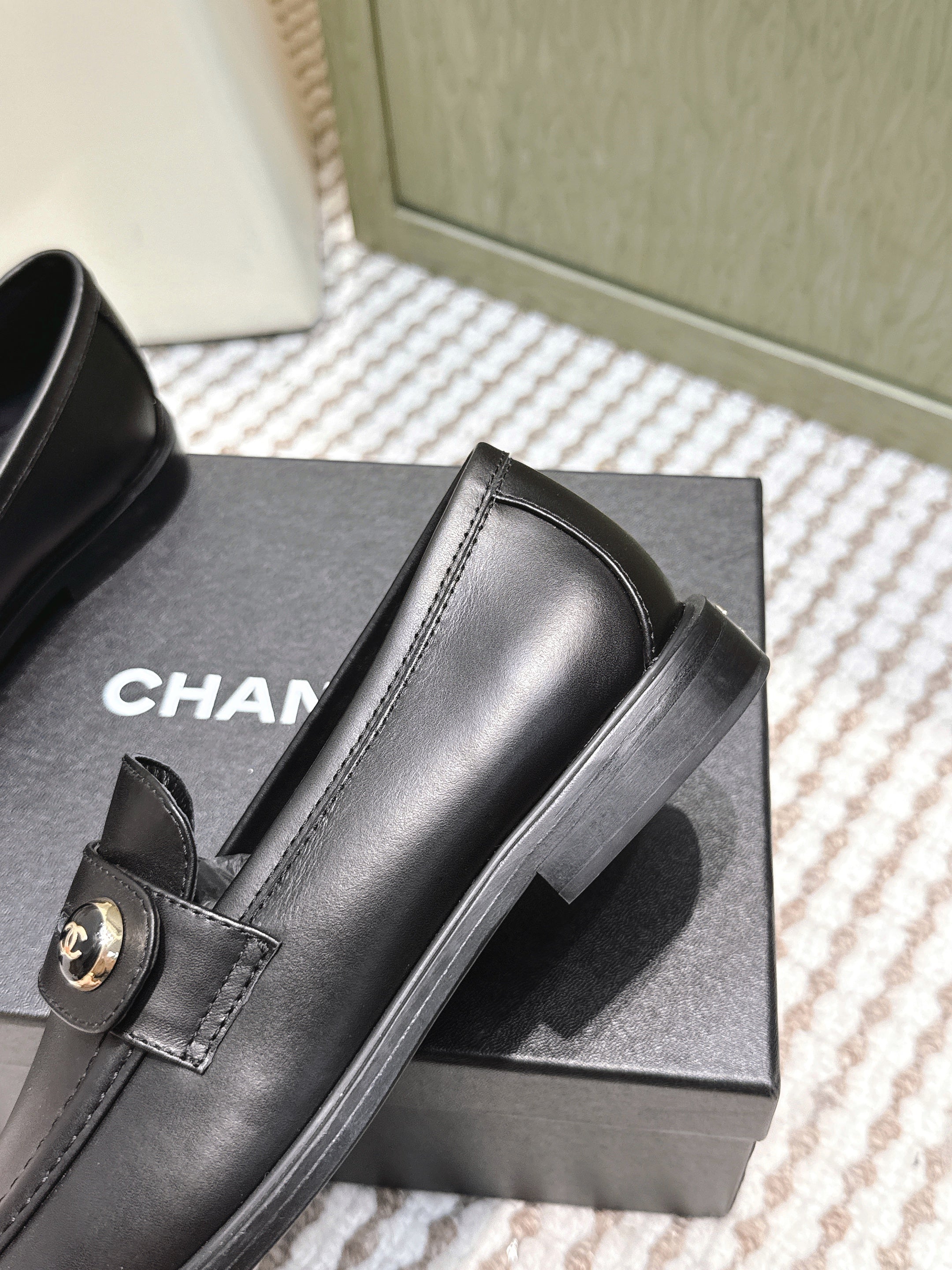 CHANEL 25S GODDESS FLAT LOAFERS IN BLACK CALFSKIN GOLD HARDWARE