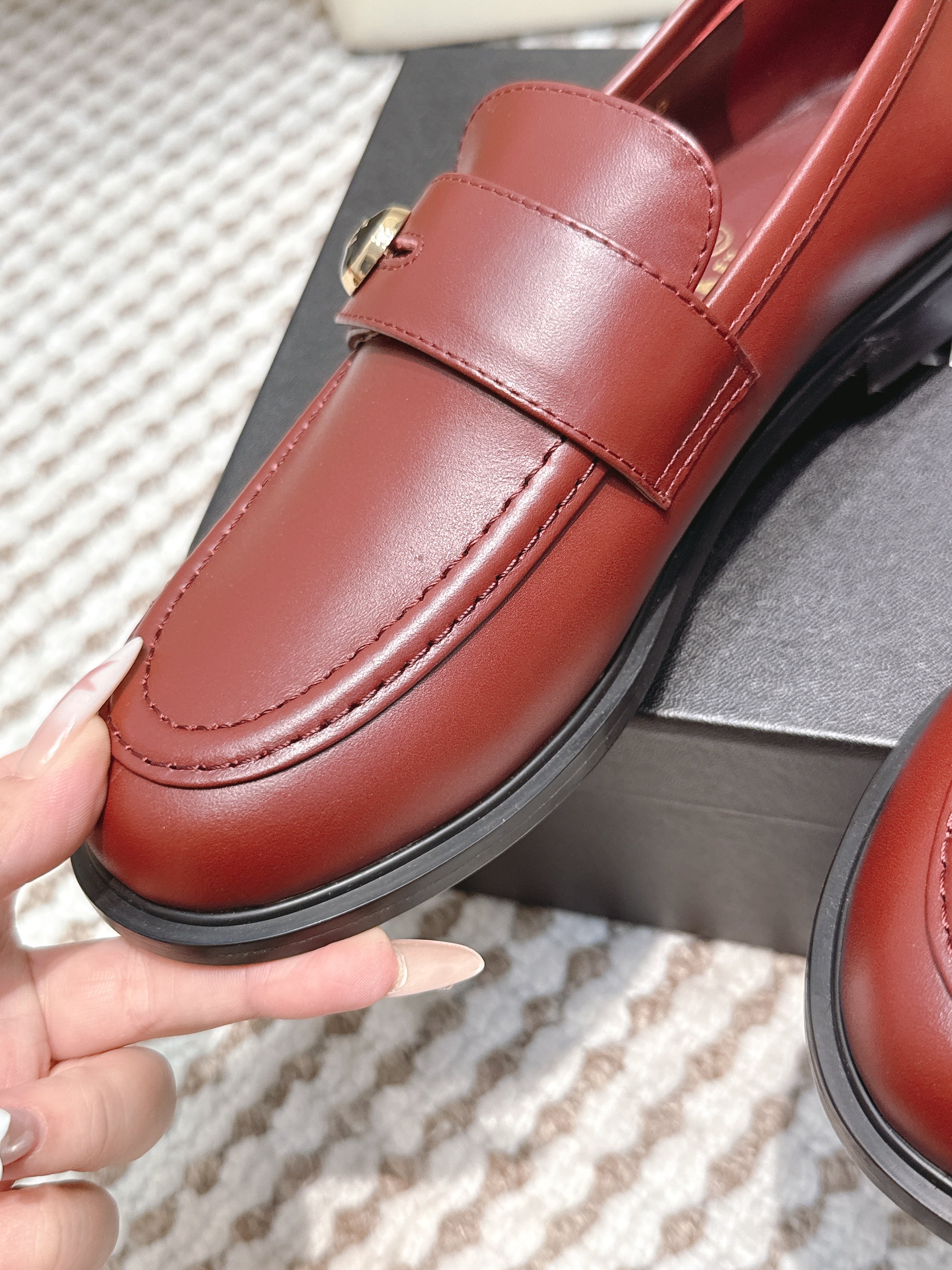 CHANEL 25S GODDESS FLAT LOAFERS IN DARK RED CALFSKIN GOLD HARDWARE