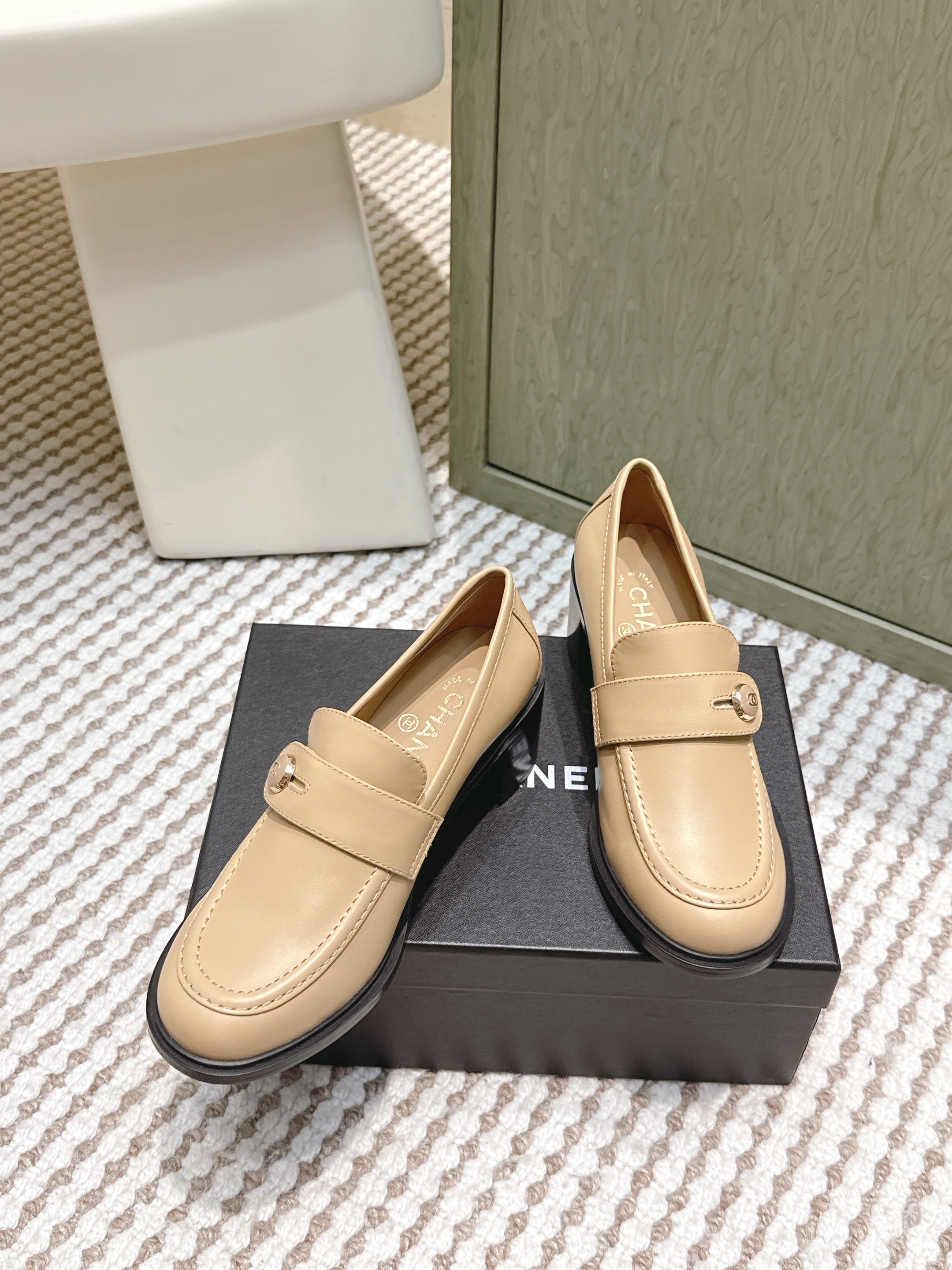 CHANEL 25S GODDESS MOCCASIN LOAFERS 65MM IN WARM BEIGE CALFSKIN GOLD HARDWARE