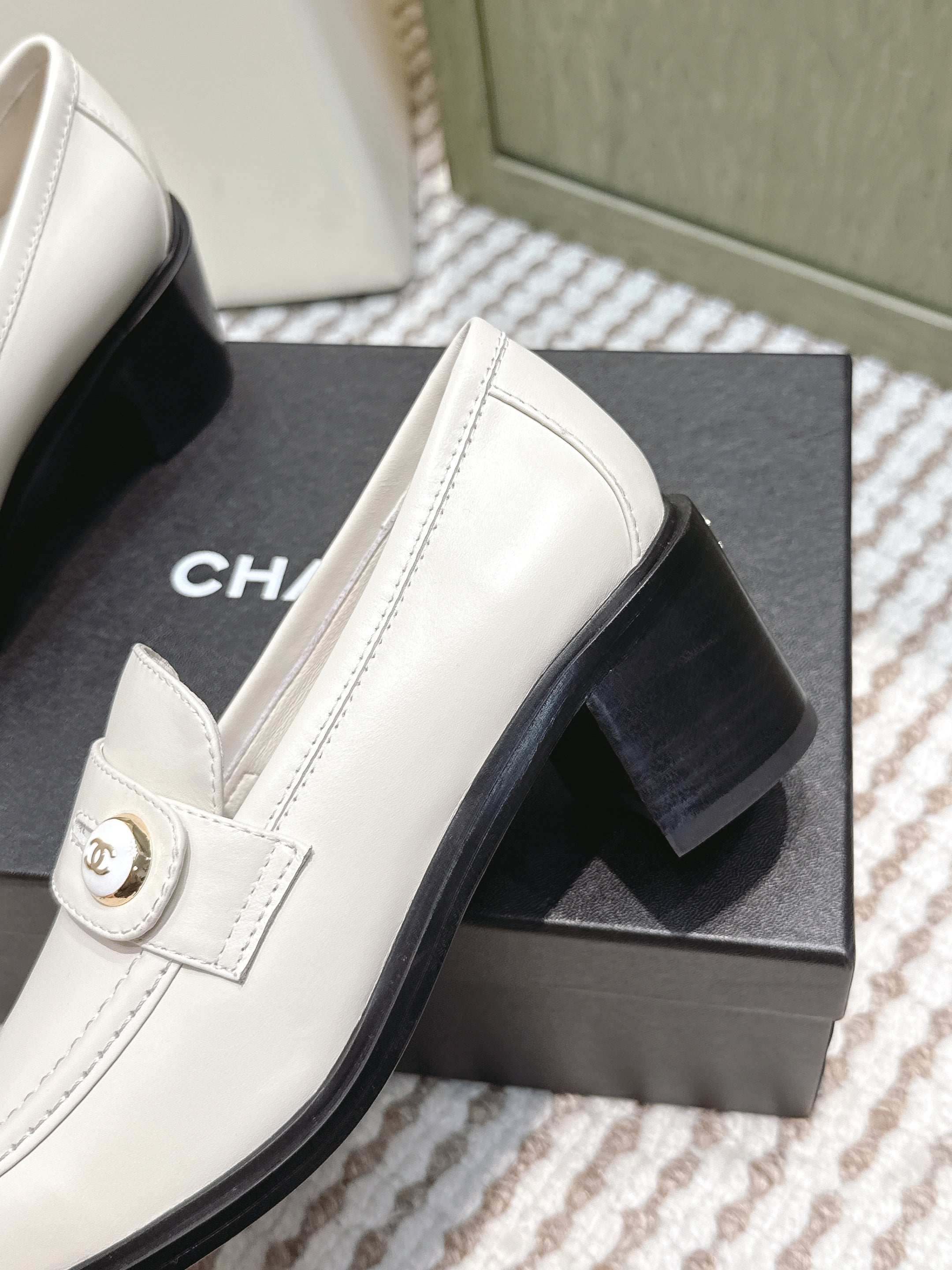 CHANEL 25S GODDESS MOCCASIN LOAFERS 65MM IN WHITE CALFSKIN GOLD HARDWARE