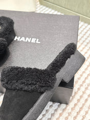 CHANEL 25S INDOOR SLIPPERS IN BLACK SUEDE FUR-LINED