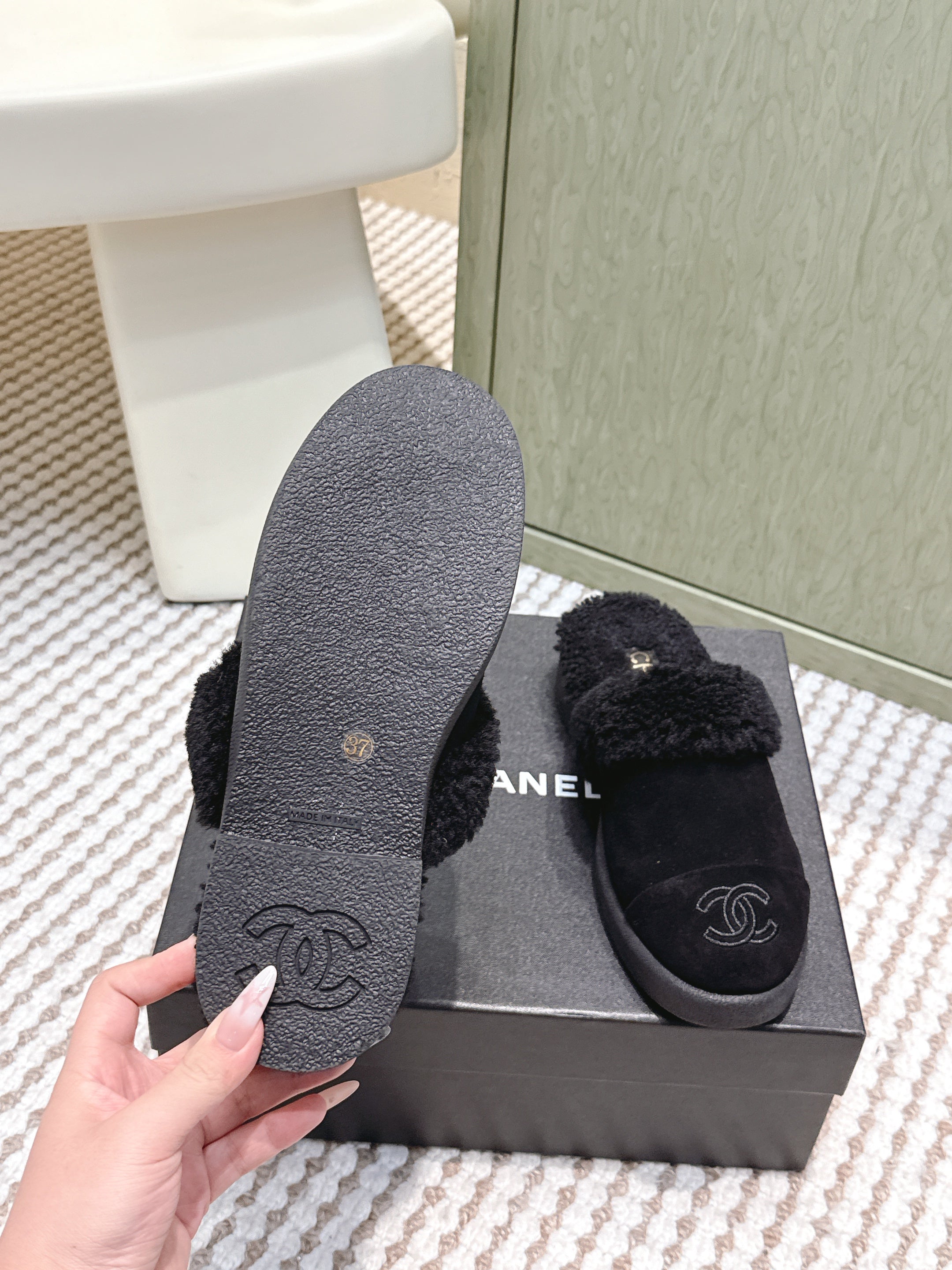 CHANEL 25S INDOOR SLIPPERS IN BLACK SUEDE FUR-LINED