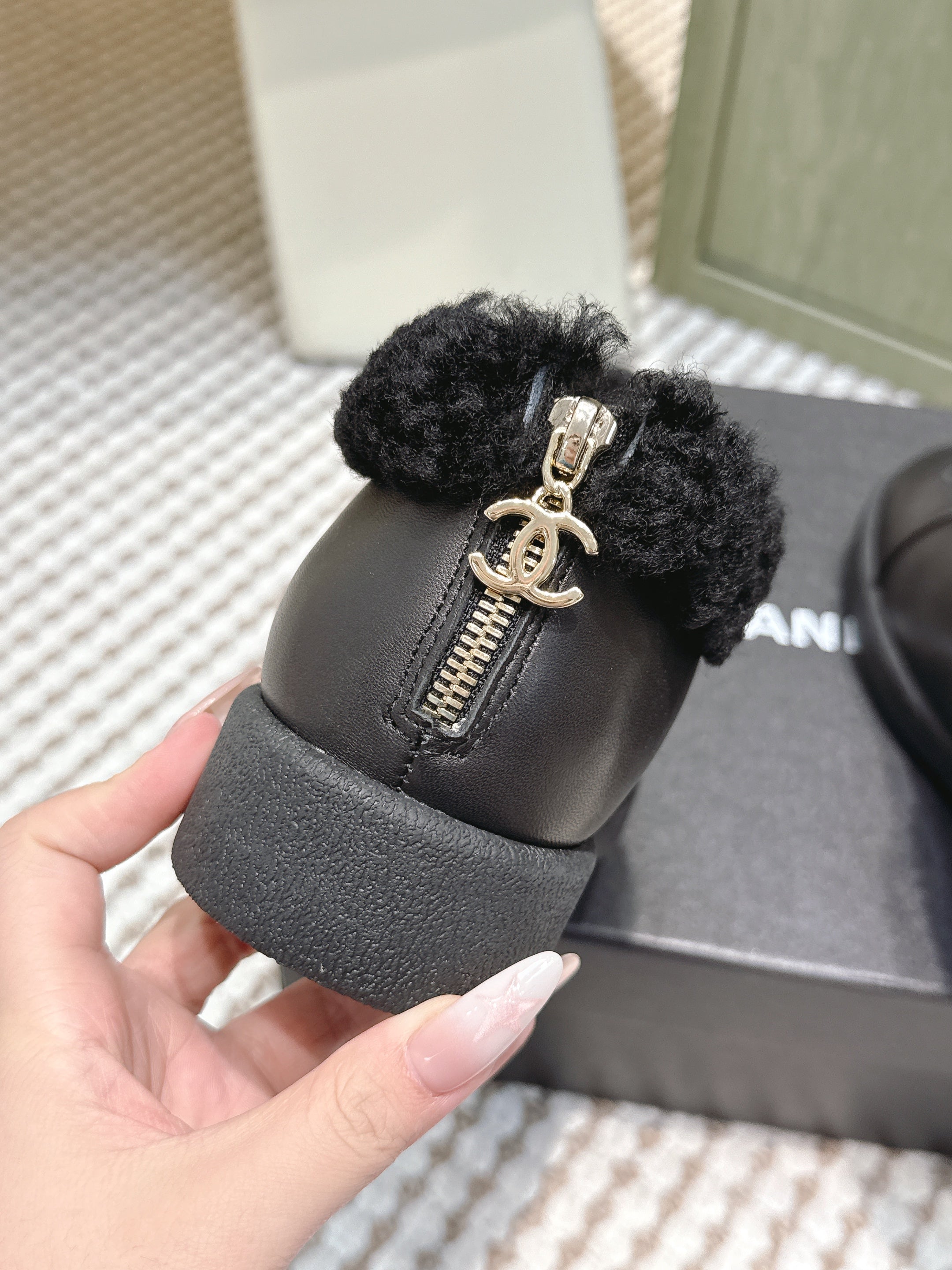 CHANEL 25S SHORT BOOTS IN BLACK CALFSKIN WITH SHEEPSKIN LINING