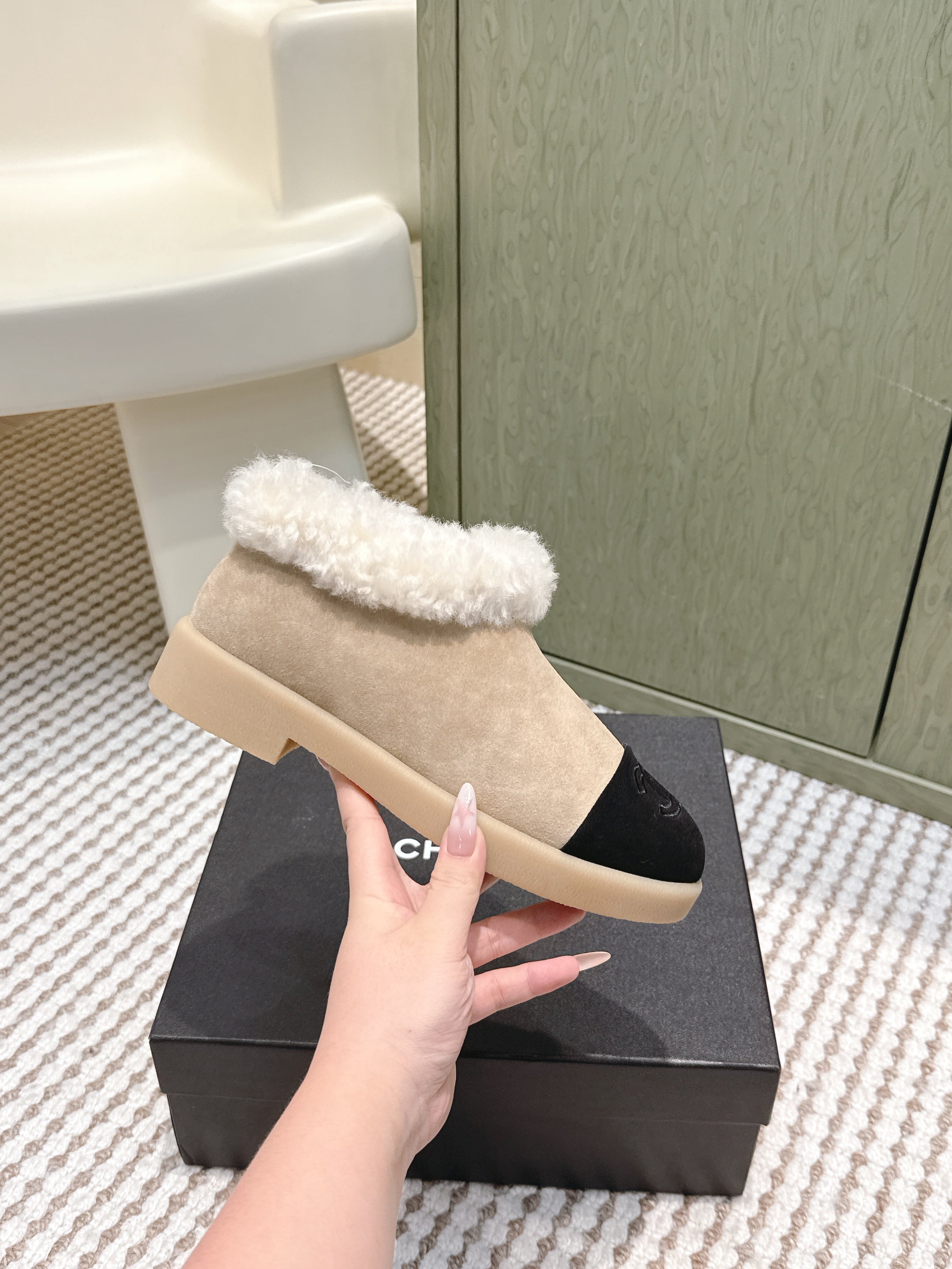 CHANEL 25S SHORT SUEDE BOOTS IN BEIGE AND BLACK WITH SHEEPSKIN LINING