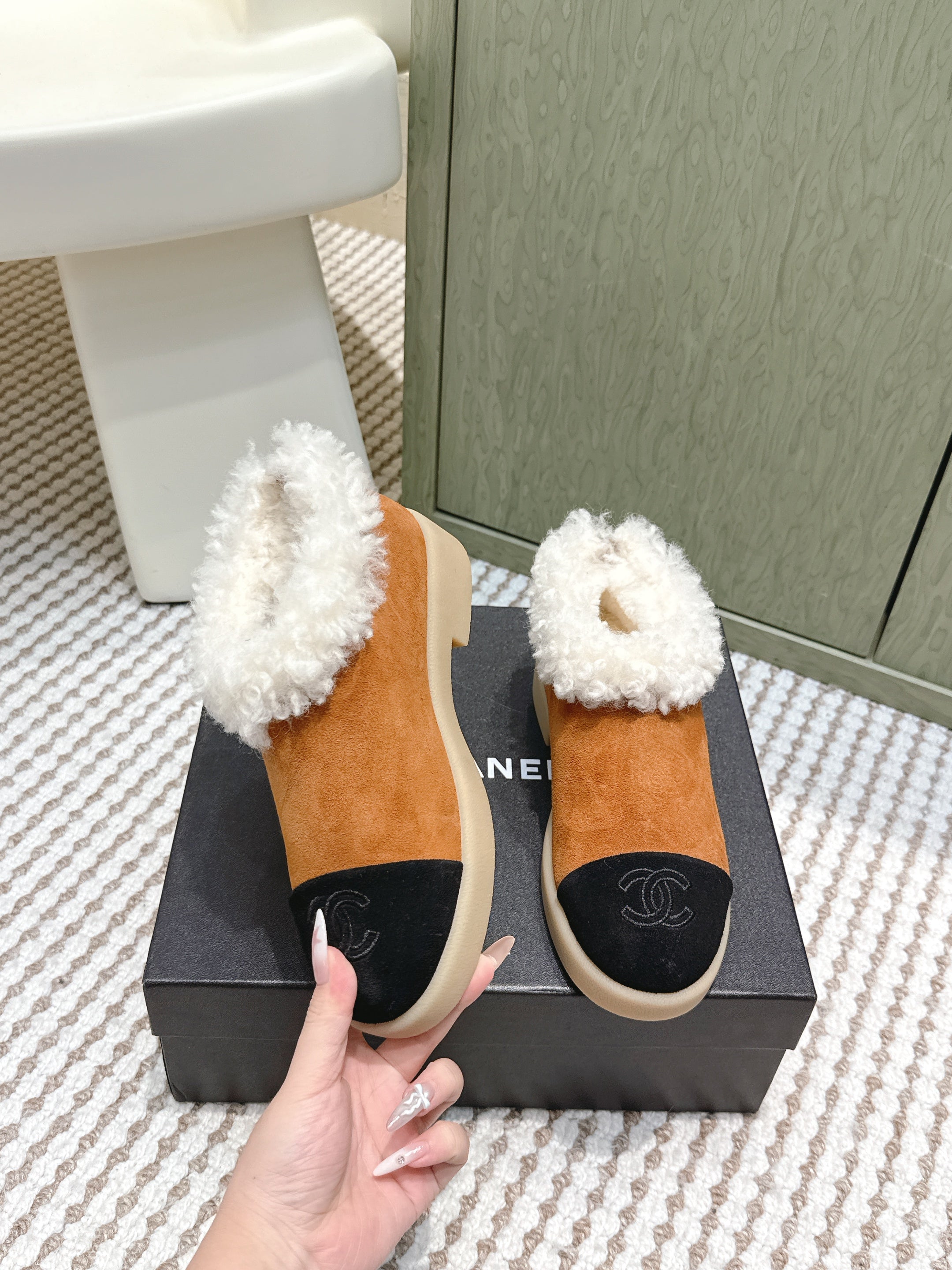 CHANEL 25S SHORT SUEDE BOOTS IN CARAMEL AND BLACK WITH SHEEPSKIN LINING