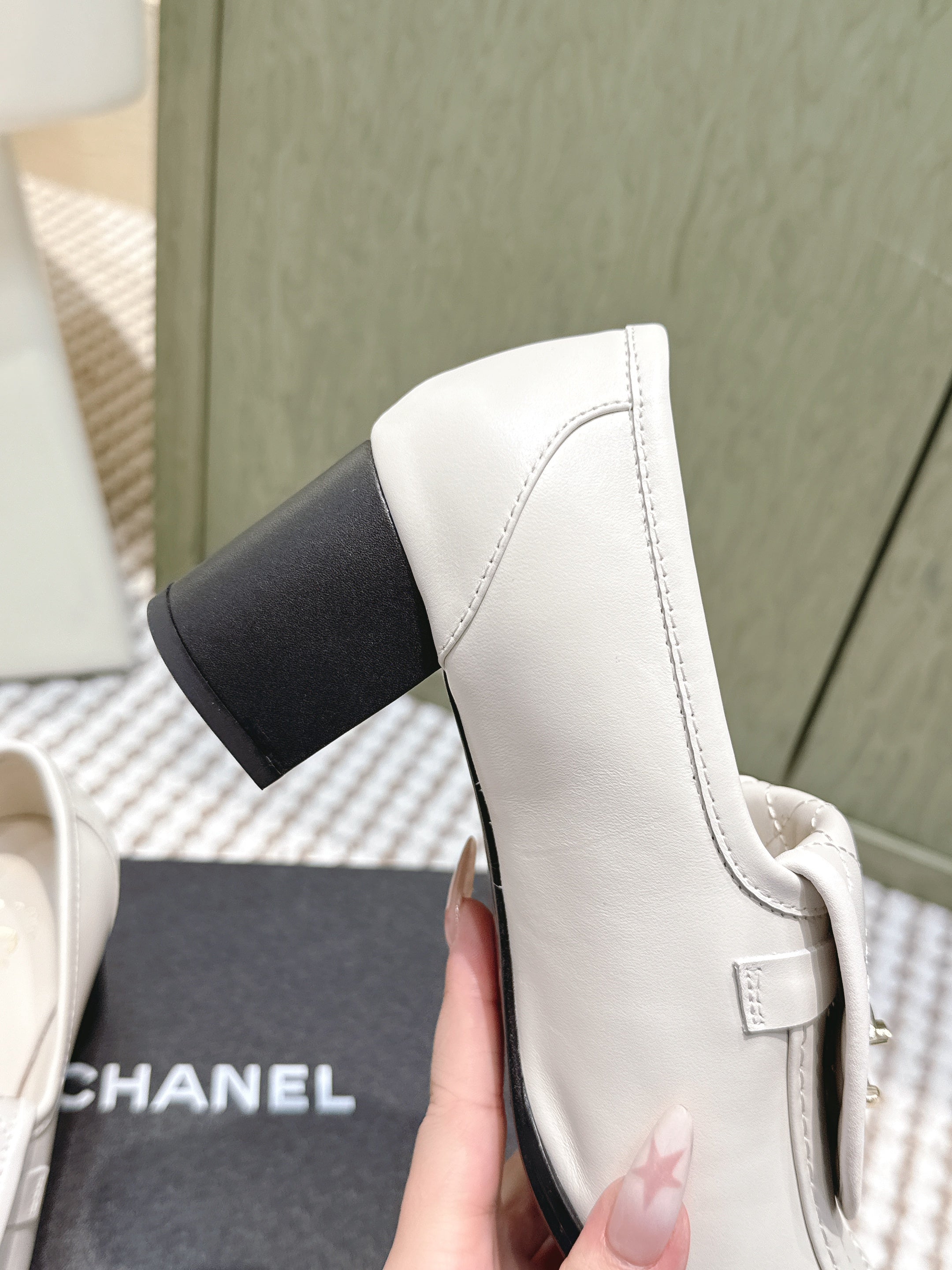 CHANEL 25S LOAFERS MOCCASIN 65MM IN WHITE CALFSKIN GOLD HARDWARE