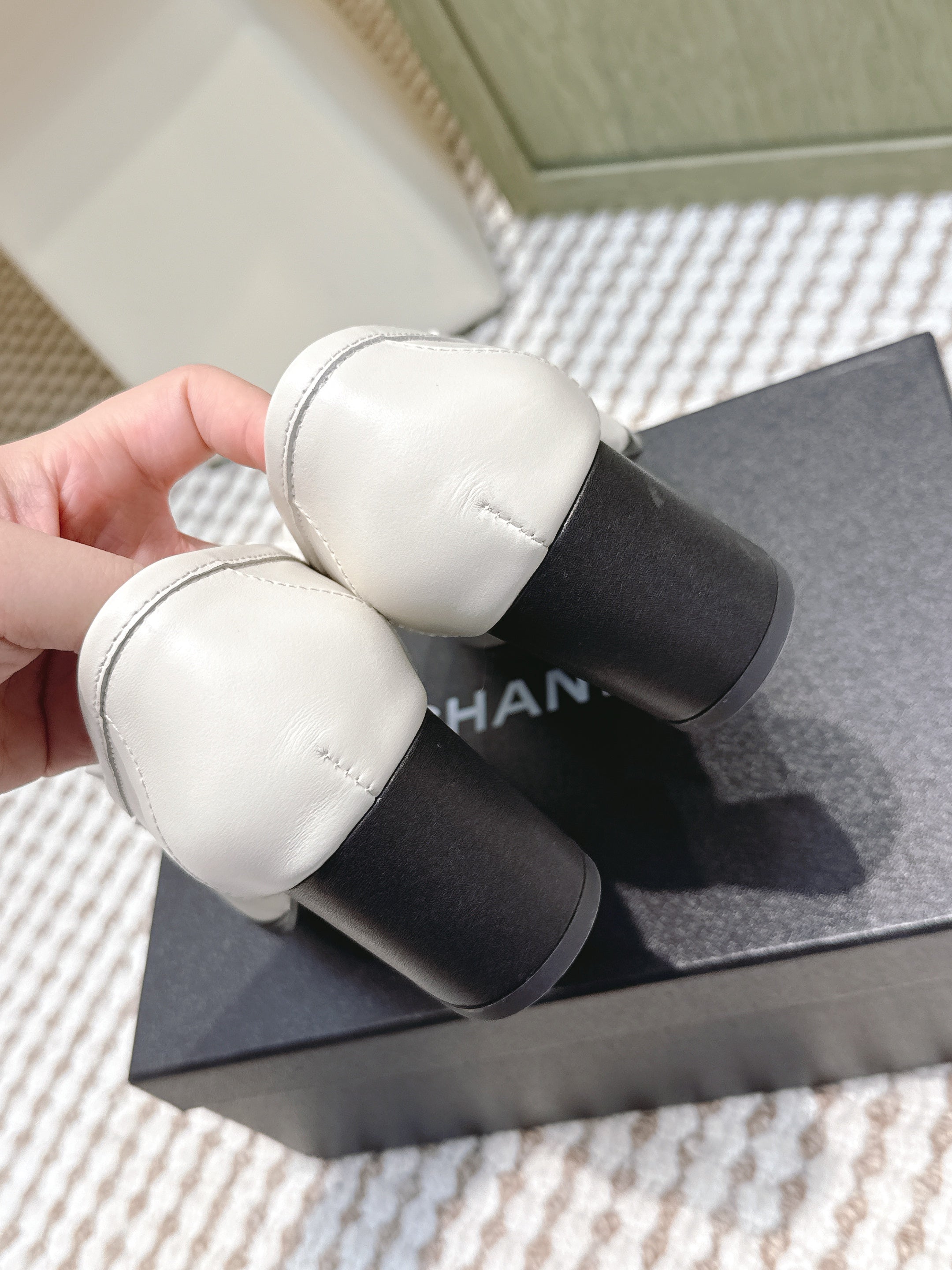 CHANEL 25S LOAFERS MOCCASIN 65MM IN WHITE CALFSKIN GOLD HARDWARE