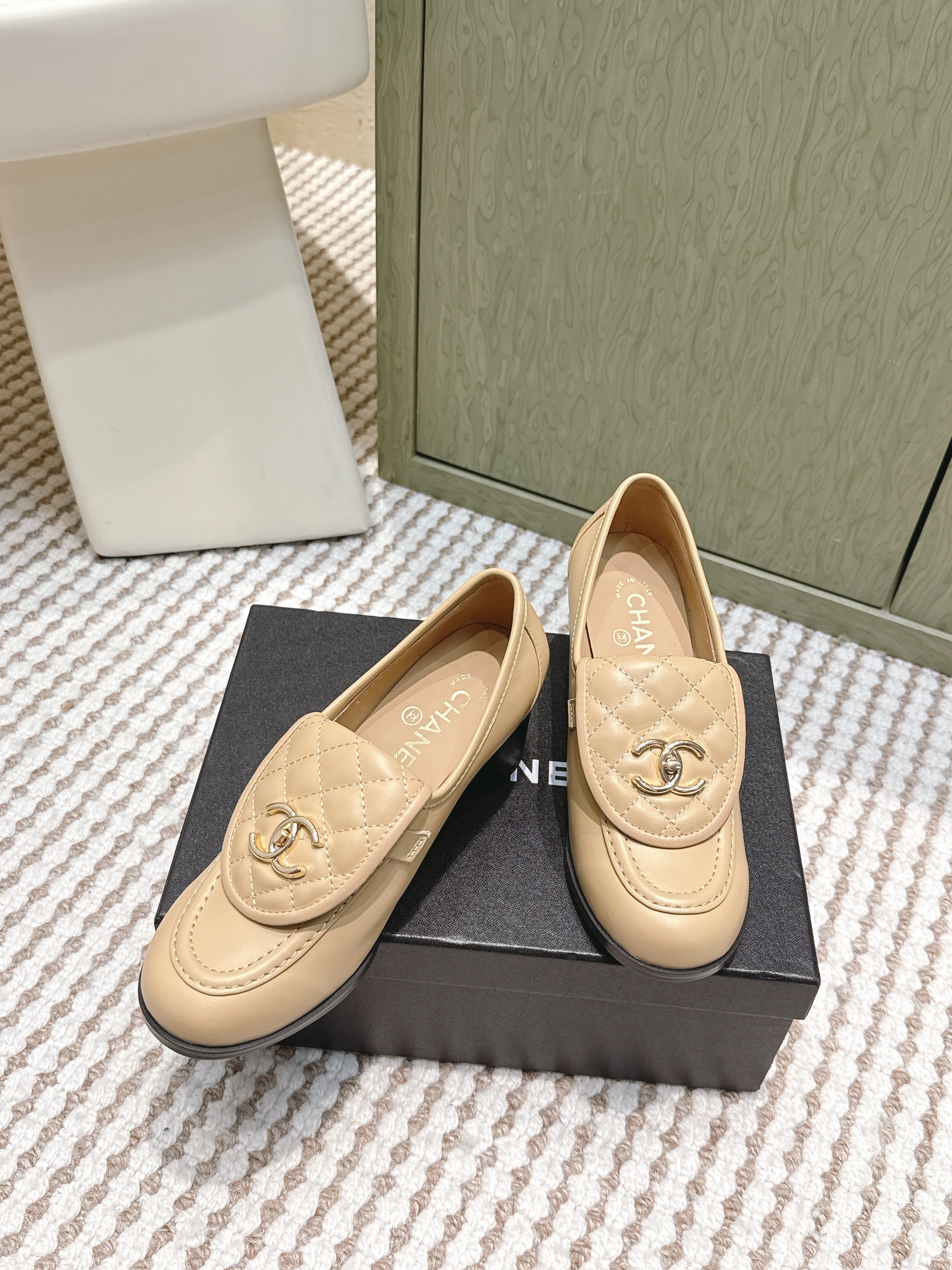 CHANEL 25S LOAFERS MOCCASIN 65MM IN WARM BEIGE CALFSKIN GOLD HARDWARE