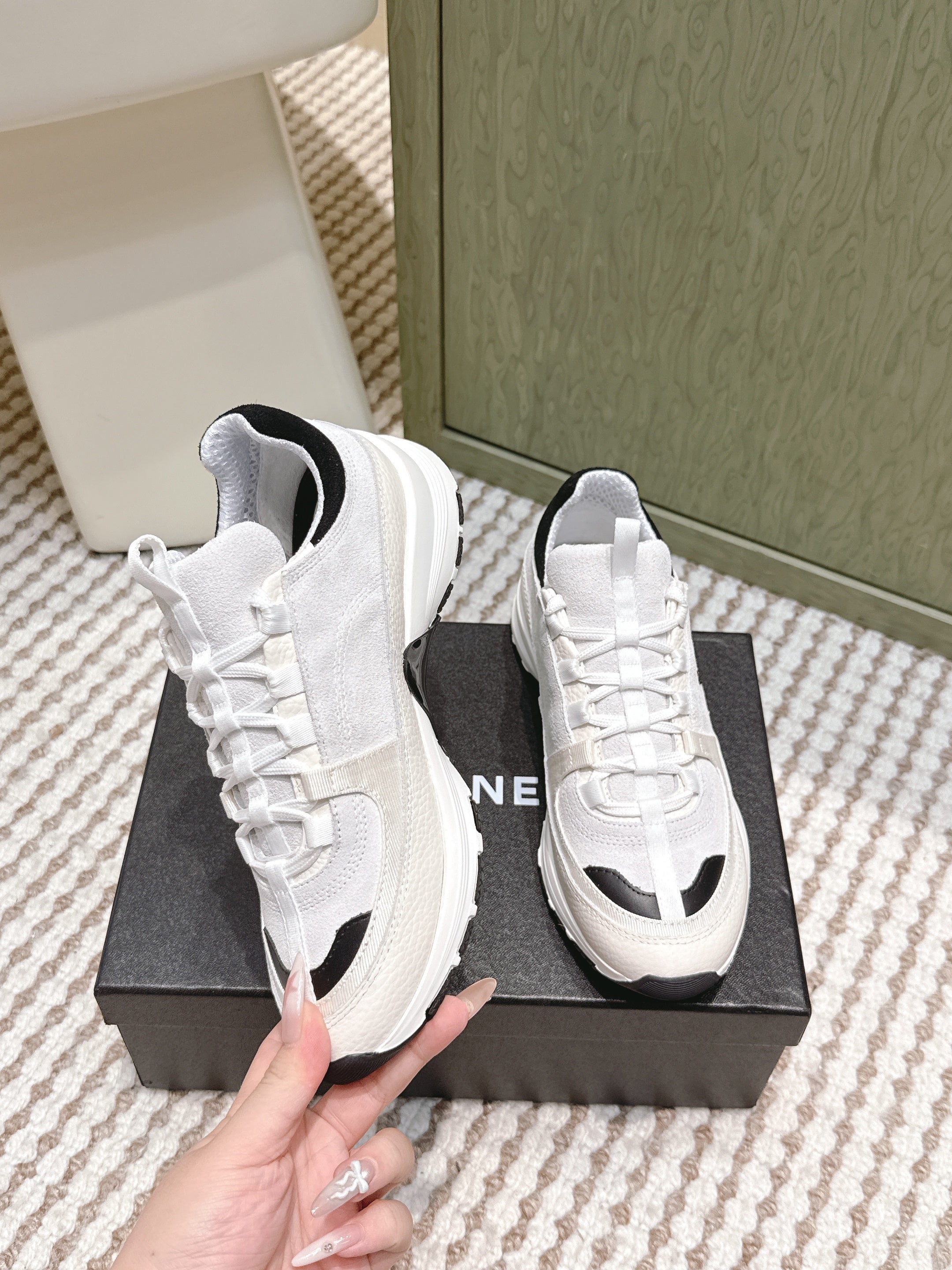 CHANEL 25S LUXURY SNEAKERS IN WHITE CALFSKIN AND SUEDE
