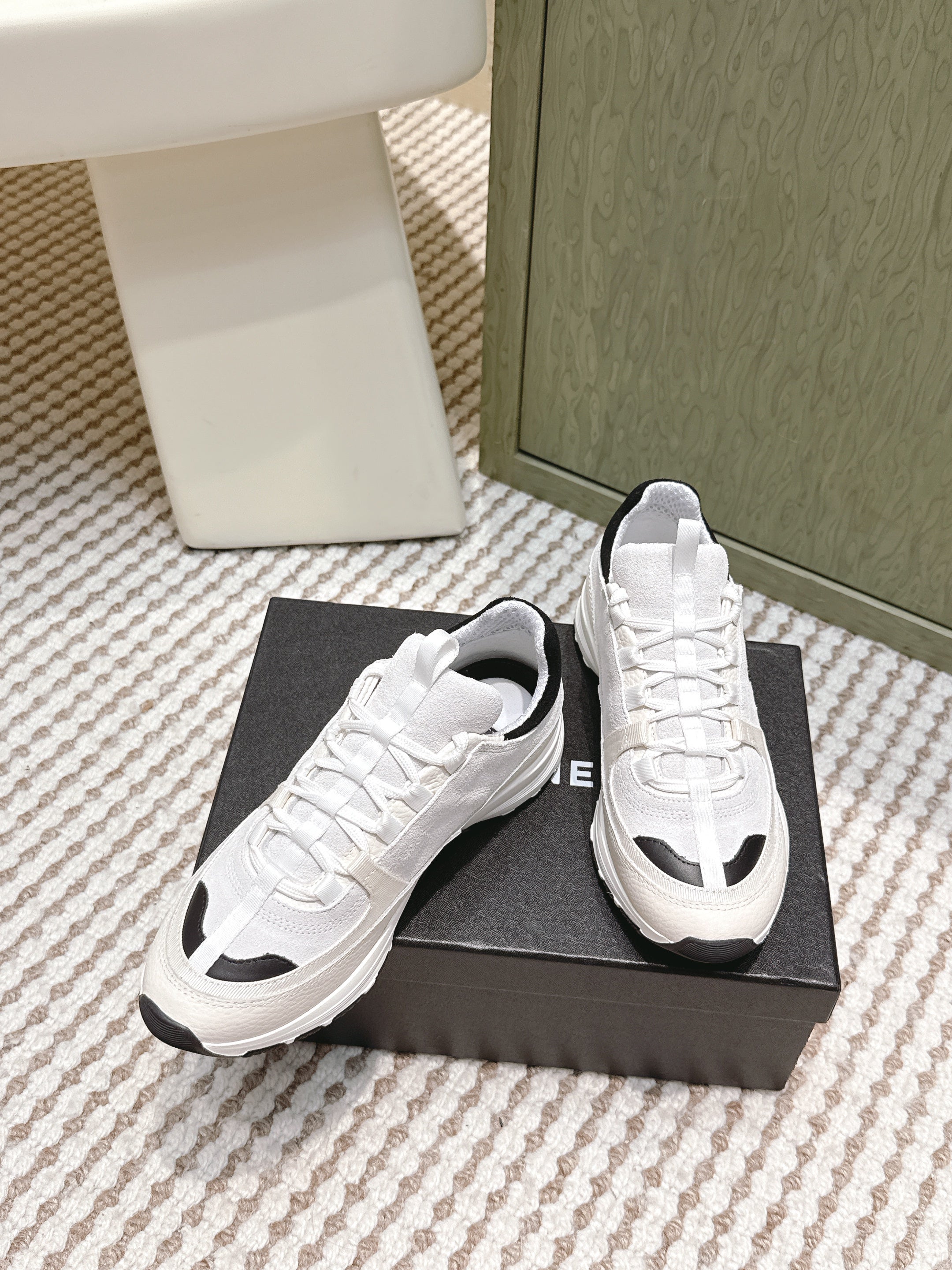 CHANEL 25S LUXURY SNEAKERS IN WHITE CALFSKIN AND SUEDE