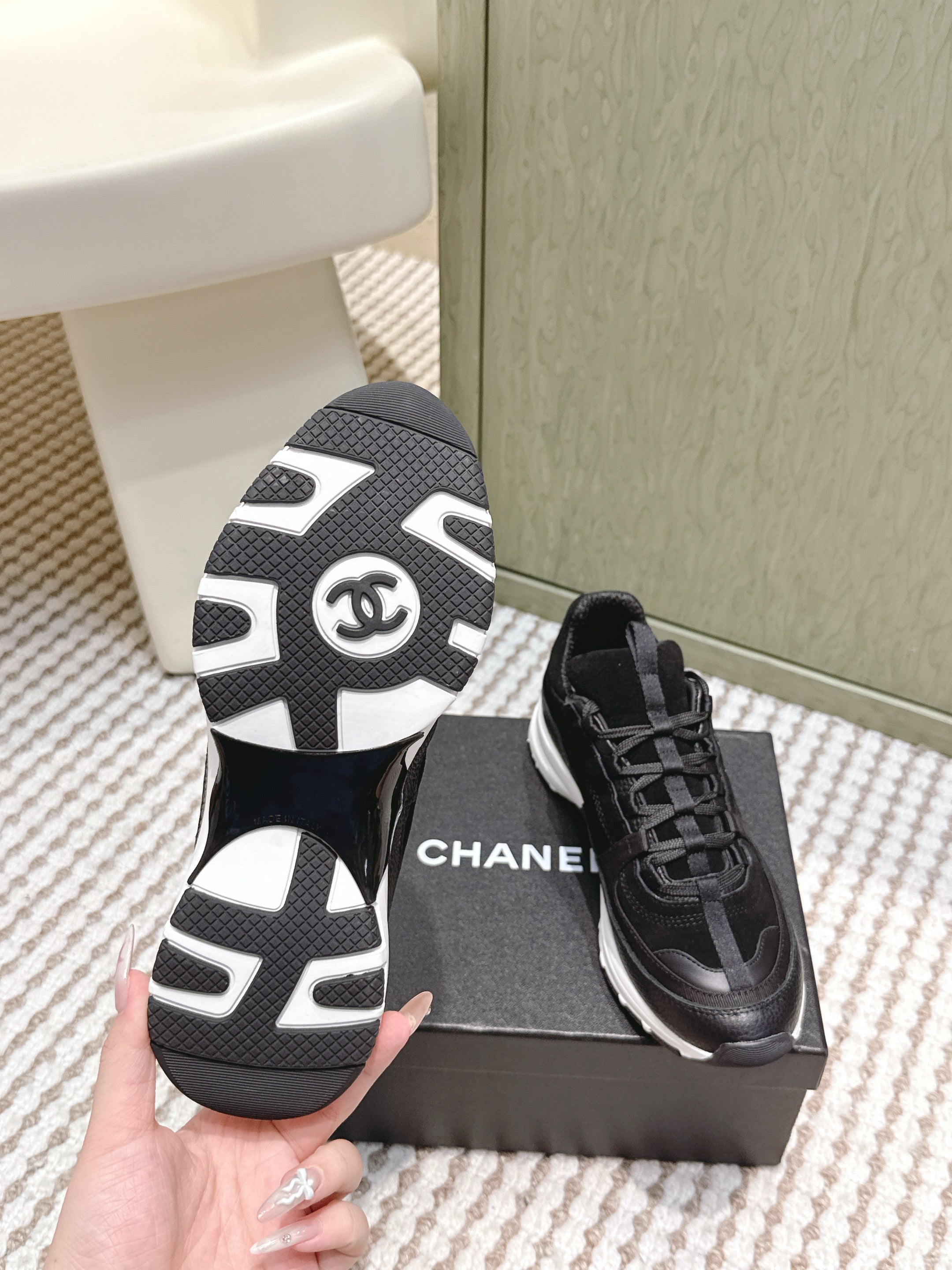 CHANEL 25S LUXURY SNEAKERS IN BLACK CALFSKIN AND SUEDE