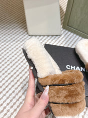 CHANEL 25S FLUFFY SLIDERS IN BEIGE AND CARAMEL
