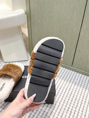 CHANEL 25S FLUFFY SLIDERS IN BEIGE AND CARAMEL