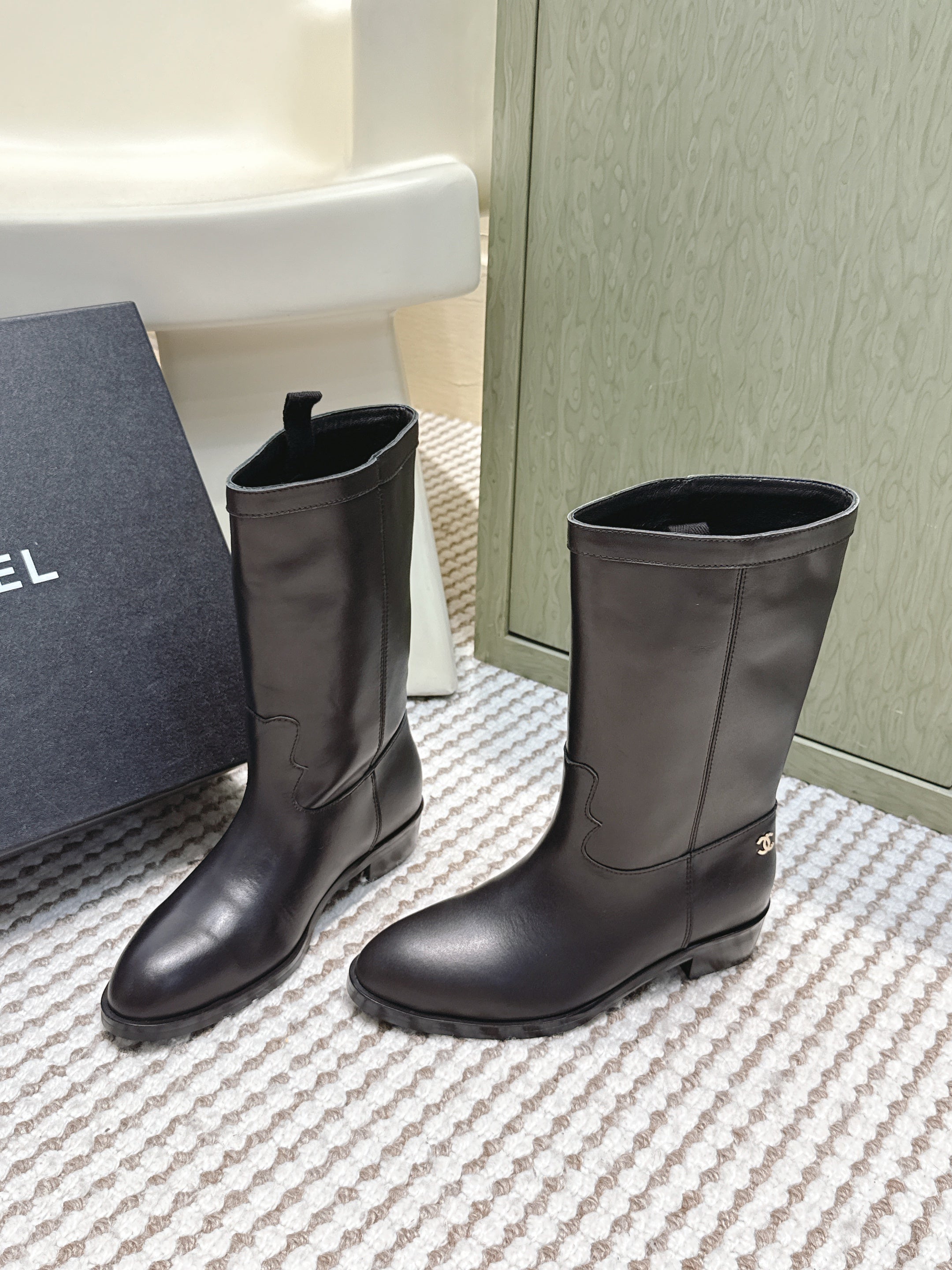 CHANEL 25S MID-CALF BOOTS IN BLACK CALFSKIN