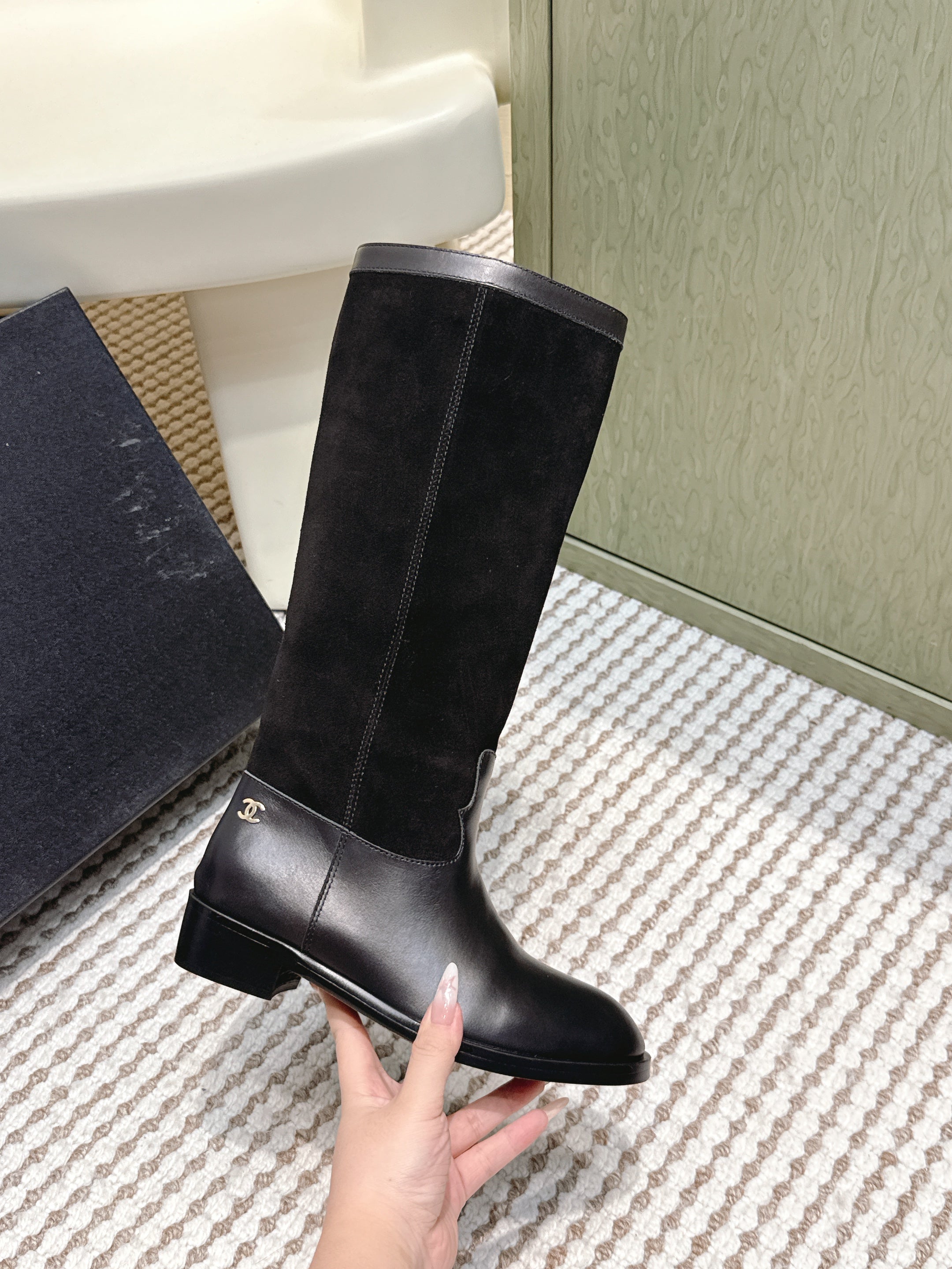 CHANEL 25S KNEE-HIGH BOOTS IN BLACK SUEDE AND CALFSKIN