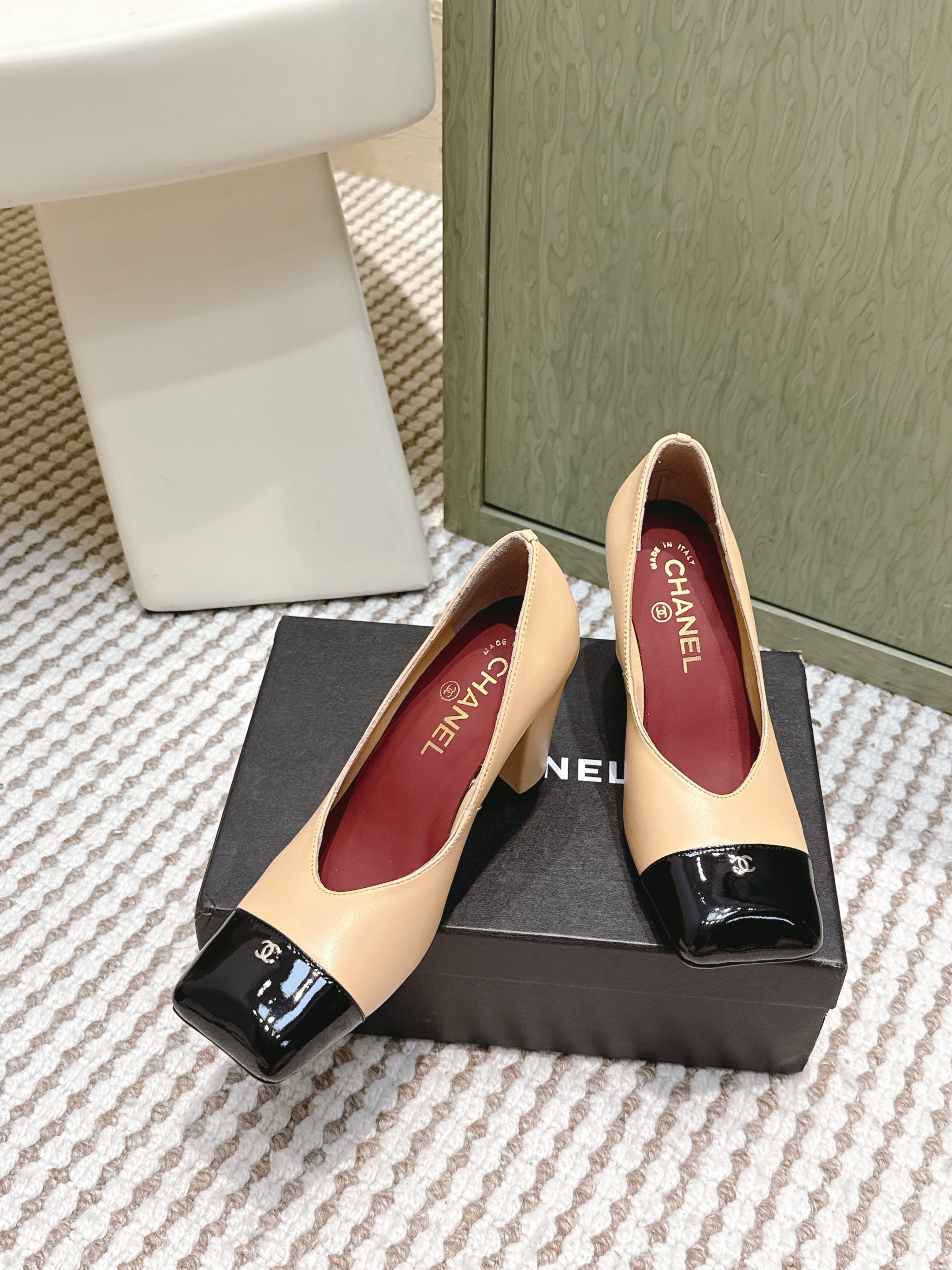 CHANEL 25S SQUARE-TOE HIGH HEELS 90MM IN DARK BEIGE AND BLACK CALFSKIN