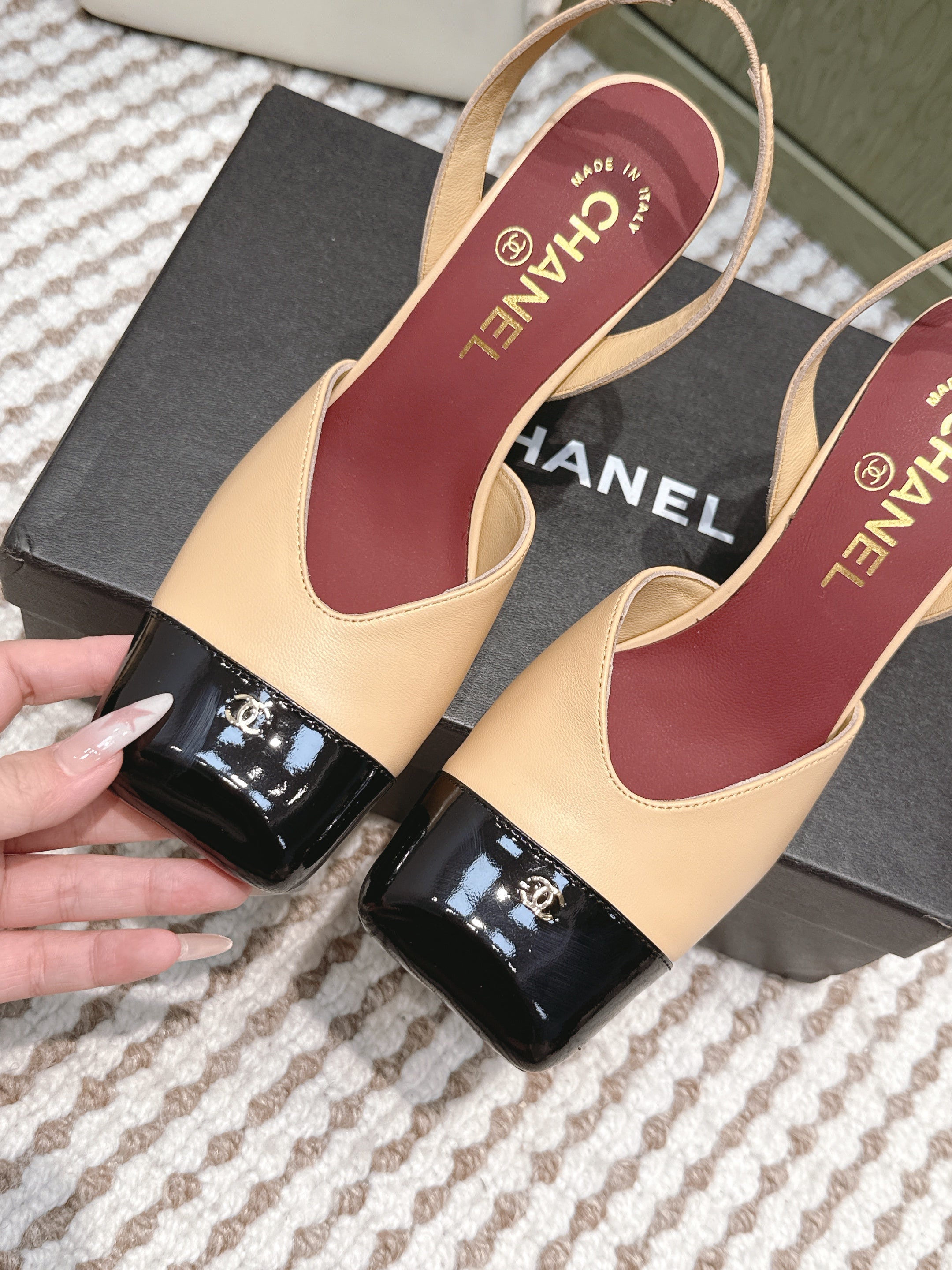 CHANEL 25S HIGH-HEELED SQUARE-TOE SLINGBACK 90MM IN DARK BEIGE AND BLACK CALFSKIN