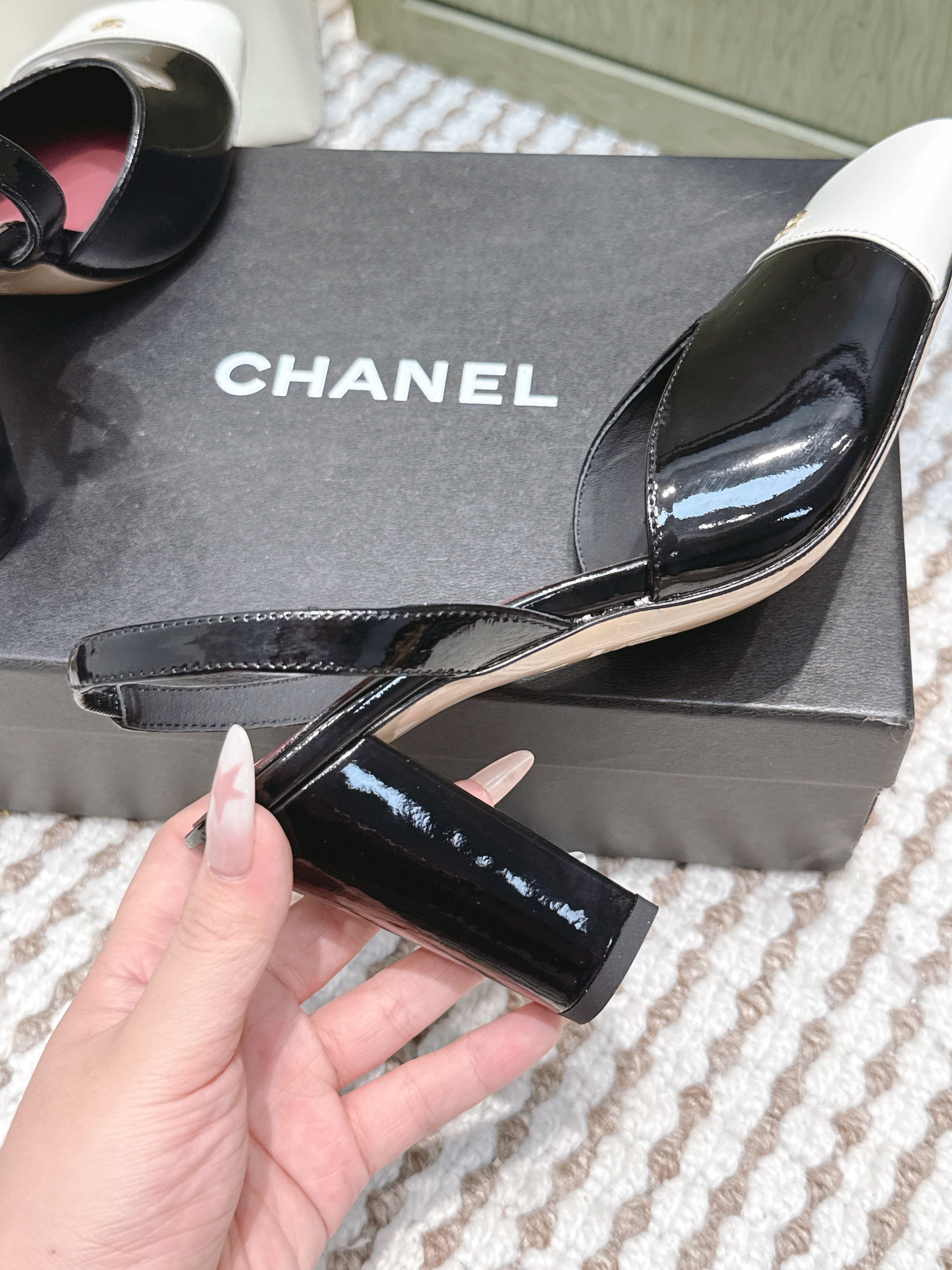 CHANEL 25S HIGH-HEELED SQUARE-TOE SLINGBACK 90MM IN BLACK AND WHITE CALFSKIN