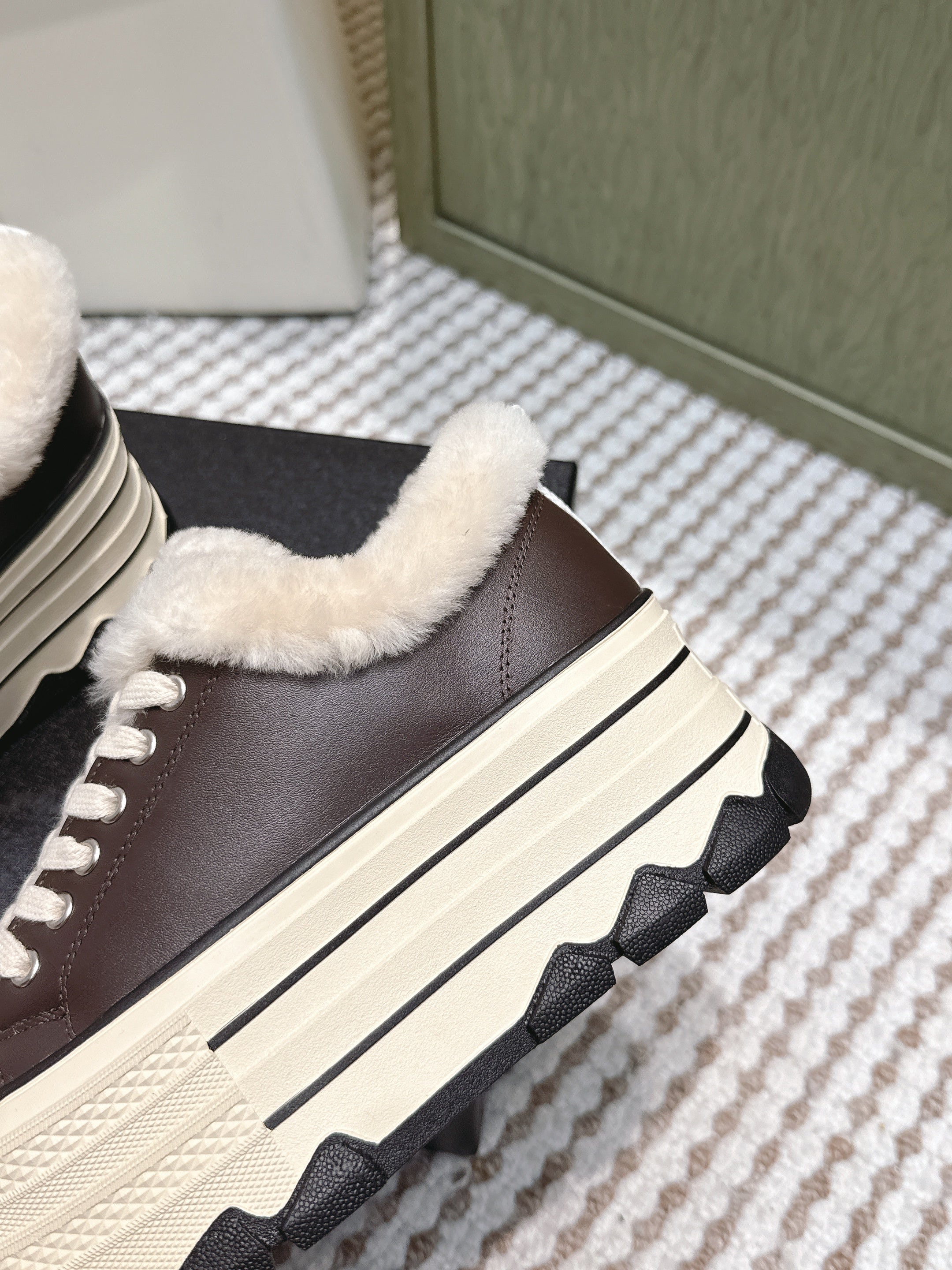 CHANEL 25S THICK-SOLE SNEAKERS 60MM IN DARK BROWN AND BEIGE CALFSKIN WITH FUR LINING