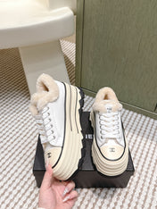 CHANEL 25S THICK-SOLE SNEAKERS 60MM IN WHITE AND BEIGE CALFSKIN WITH FUR LINING