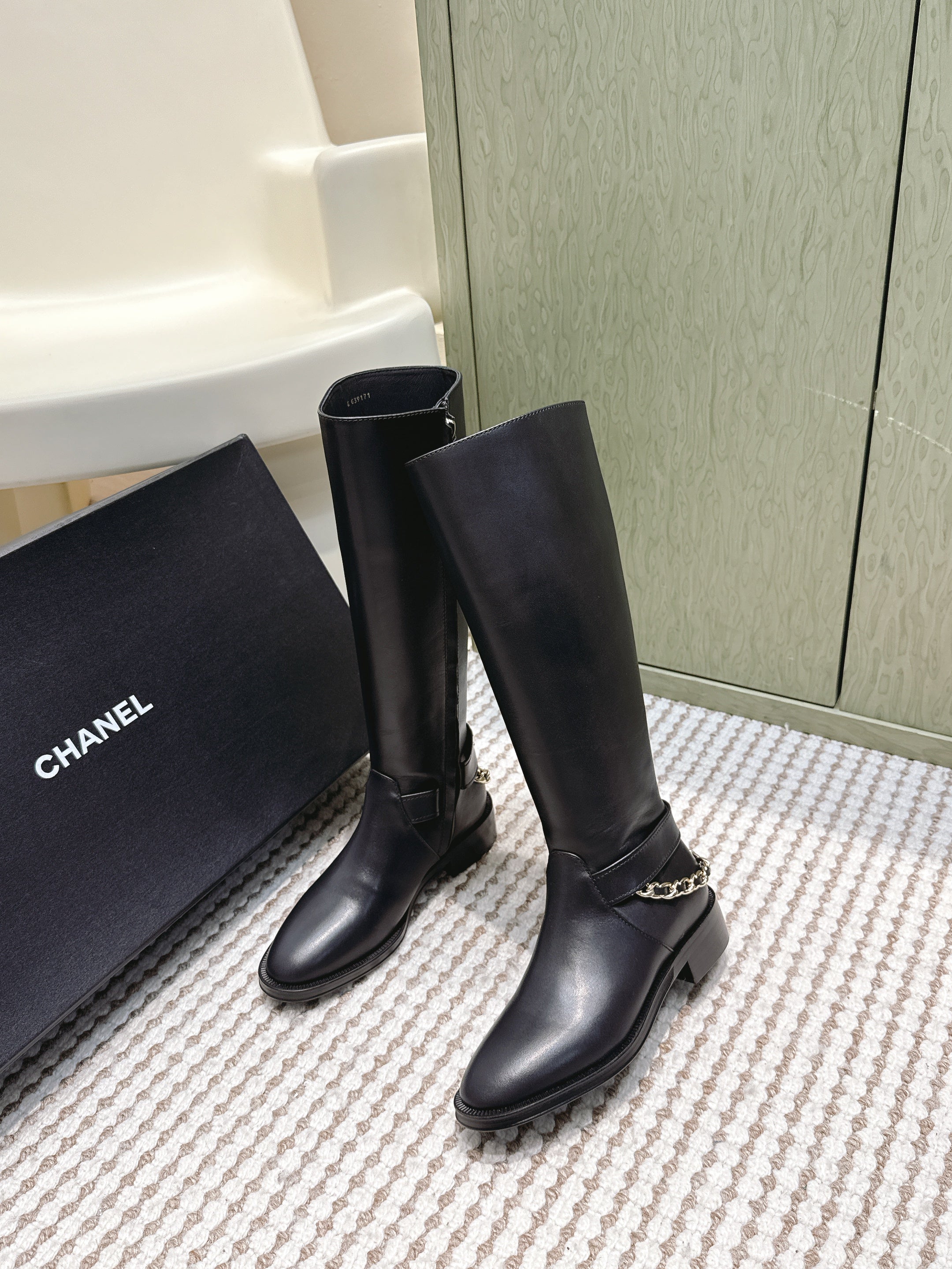 CHANEL 25S MID-CALF BOOTS IN BLACK CALFSKIN WITH ROUND TOE AND ZIPPER