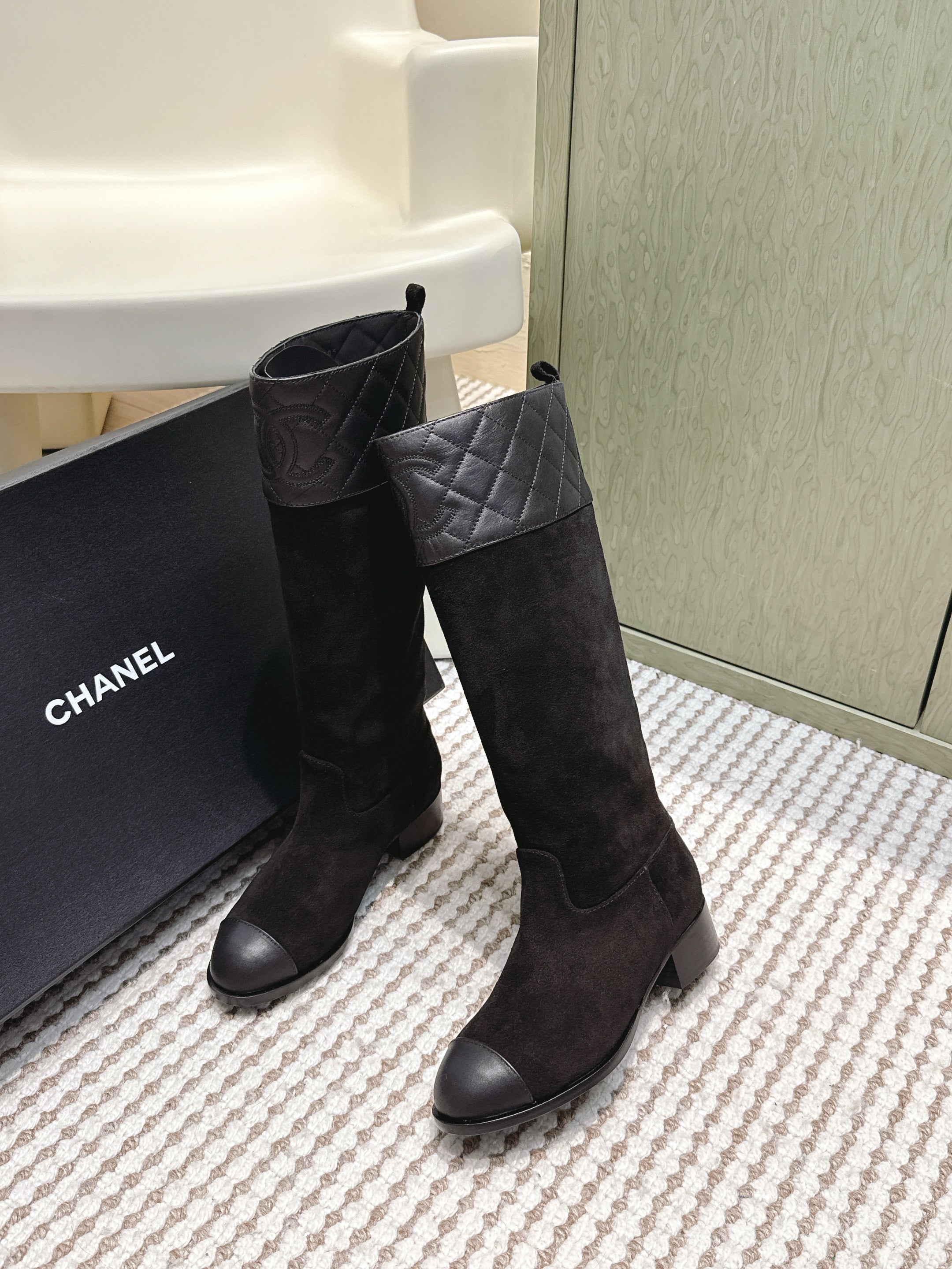 CHANEL 25S HIGH-CALF COWBOY BOOTS IN BLACK SUEDE AND CALFSKIN DIAMOND-QUILTED