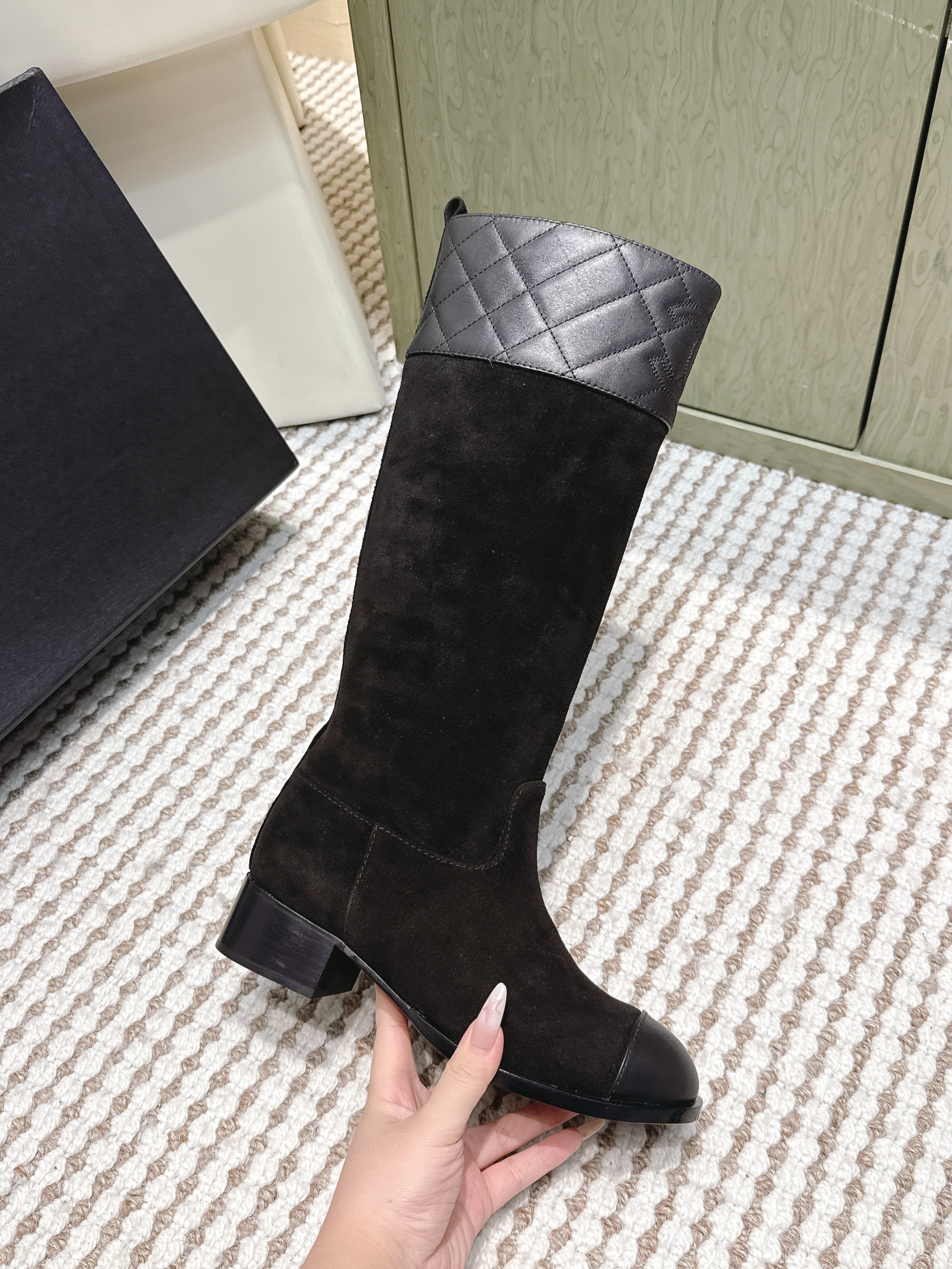 CHANEL 25S HIGH-CALF COWBOY BOOTS IN BLACK SUEDE AND CALFSKIN DIAMOND-QUILTED