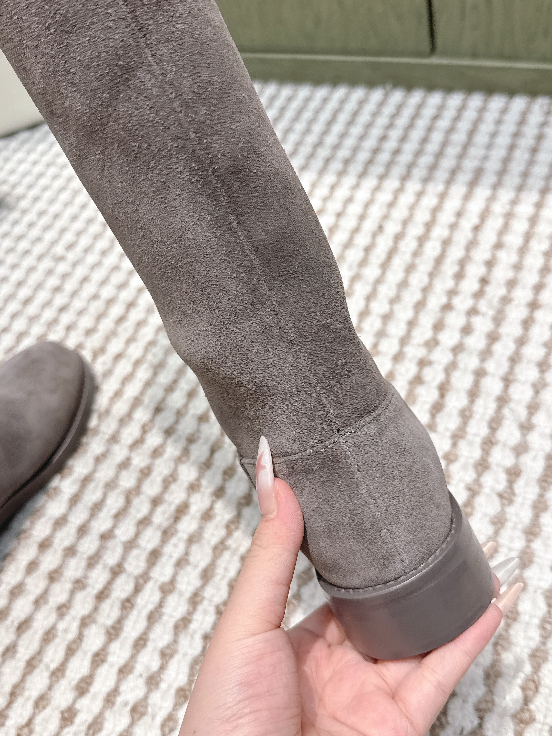 CHANEL 25S KNEE-HIGH BOOTS IN GREY SUEDE GOLD HARDWARE