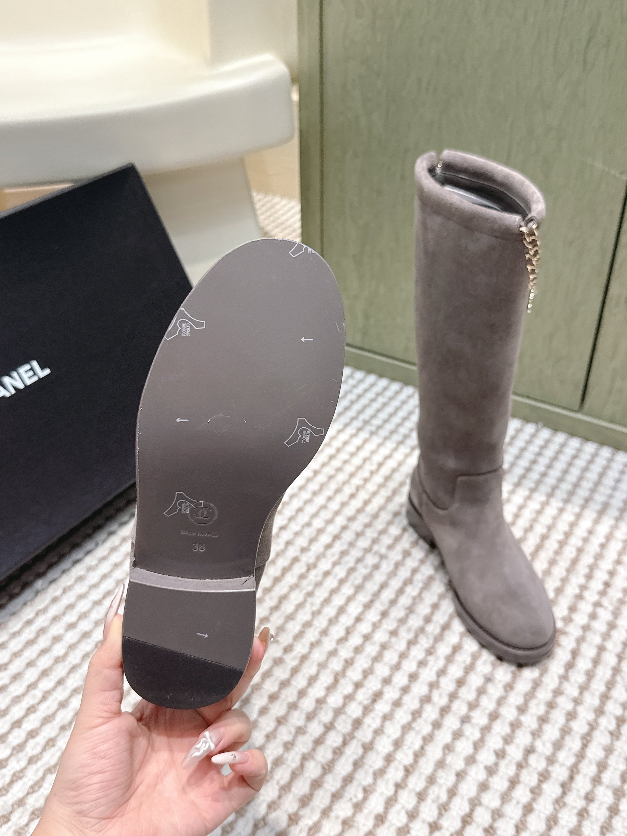 CHANEL 25S KNEE-HIGH BOOTS IN GREY SUEDE GOLD HARDWARE