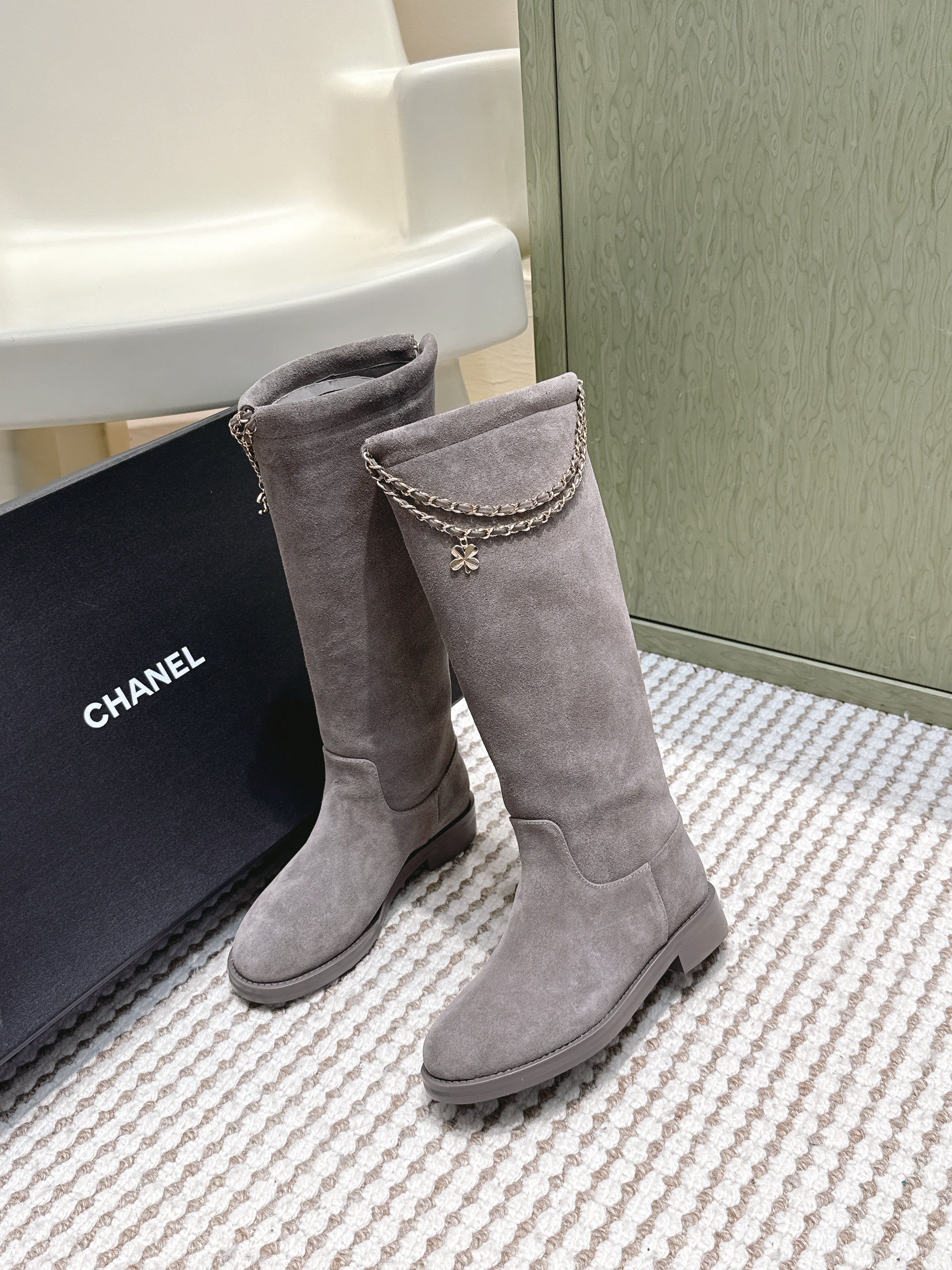 CHANEL 25S KNEE-HIGH BOOTS IN GREY SUEDE GOLD HARDWARE