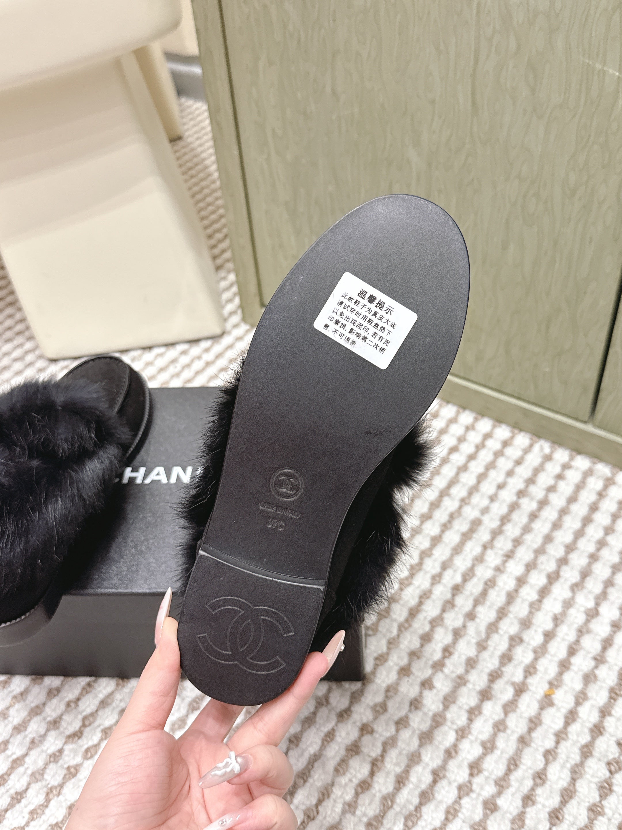 CHANEL 25S LOAFERS MOCCASIN IN BLACK SUEDE WITH MINK FUR LINING